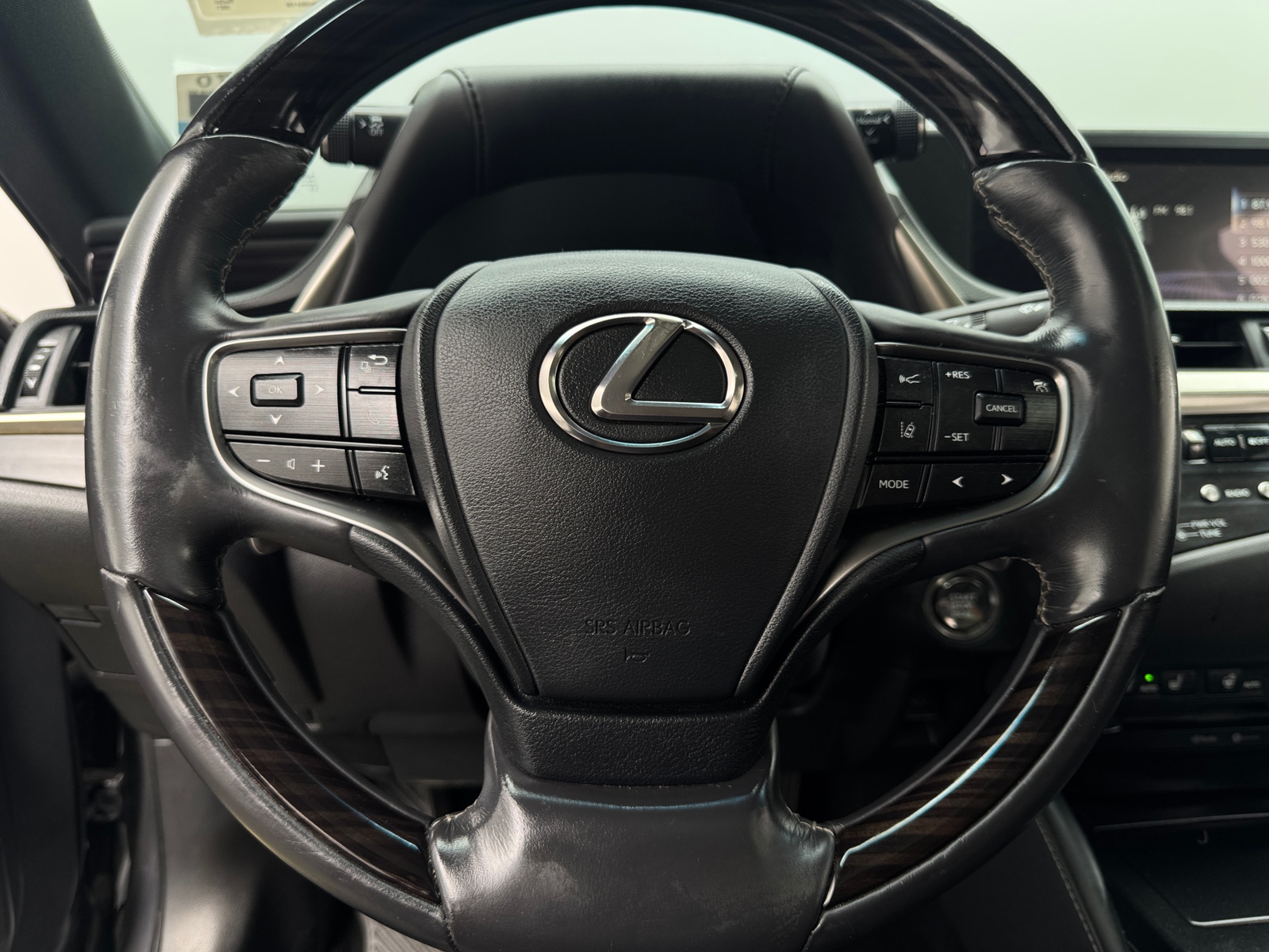 Thumbnail: 2021 Lexus ES - 5