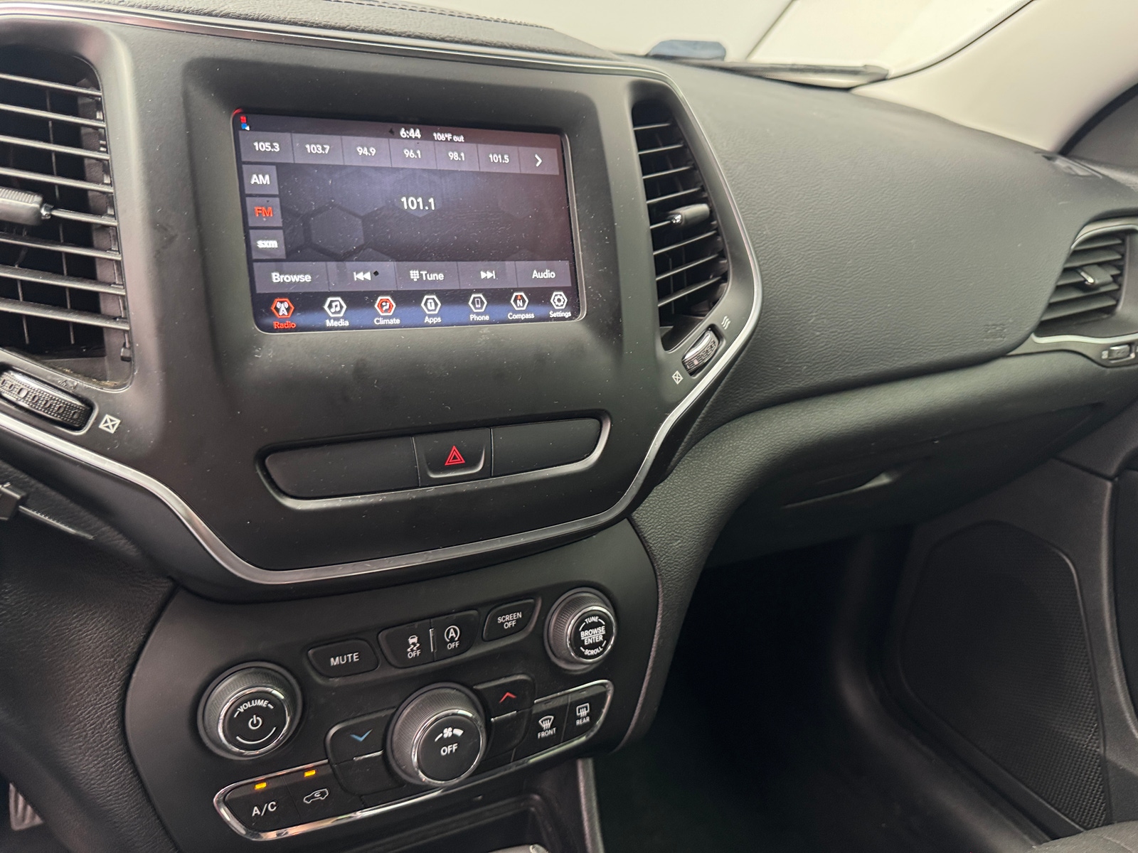 Thumbnail: 2020 Jeep Cherokee - 4