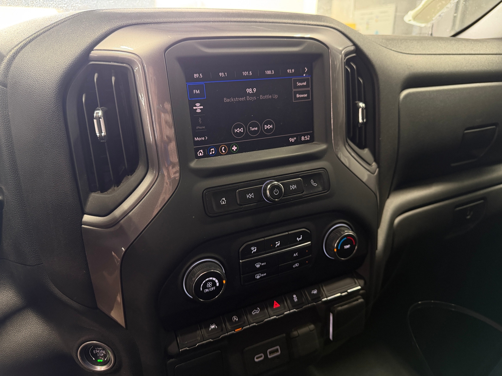 Thumbnail: 2022 Chevrolet Silverado 1500 - 4