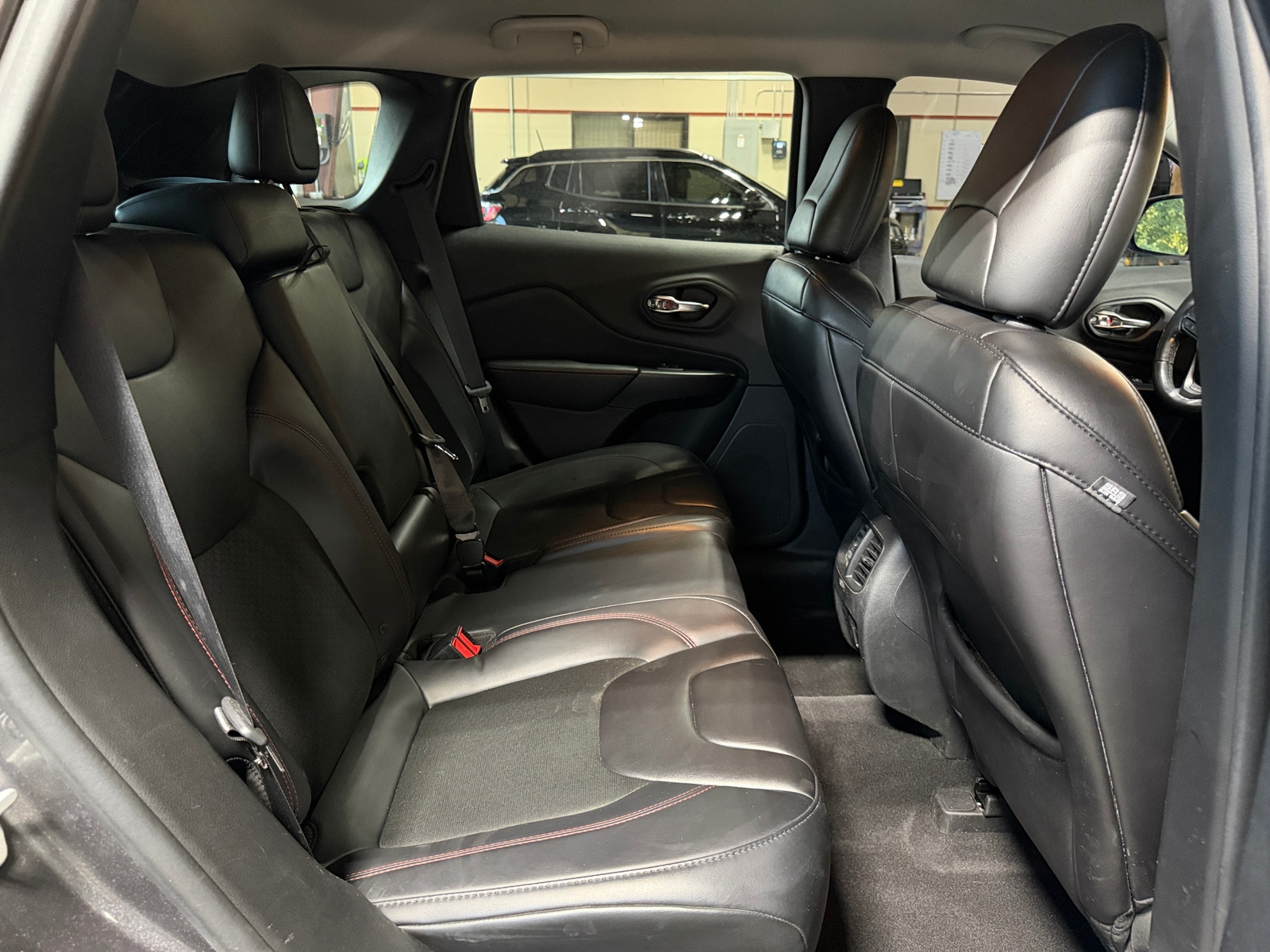 Thumbnail: 2019 Jeep Cherokee - 6