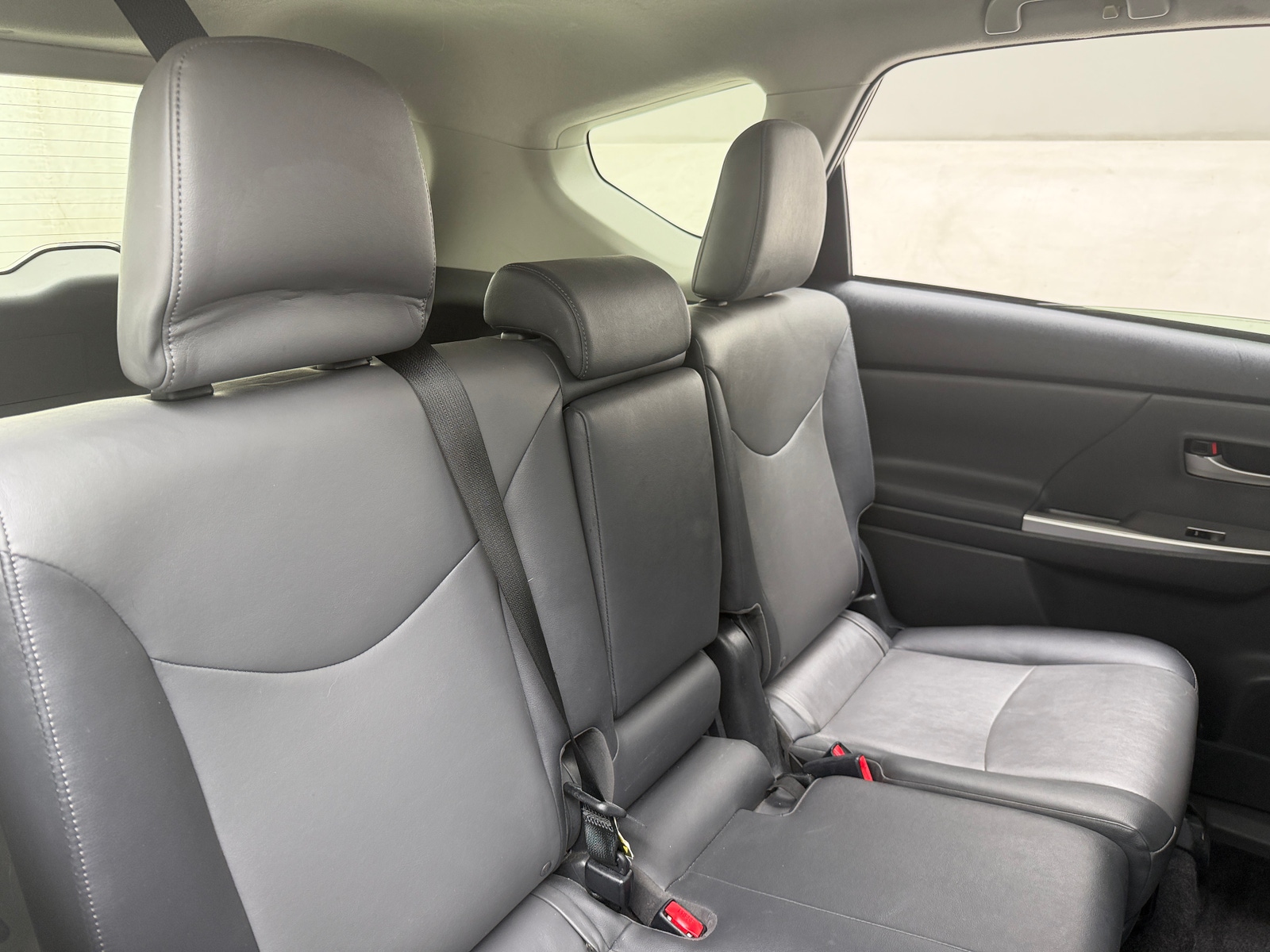 Thumbnail: 2012 Toyota Prius v - 6