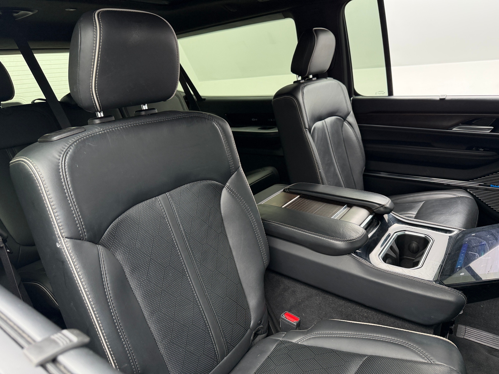Thumbnail: 2023 Jeep Grand Wagoneer L - 5