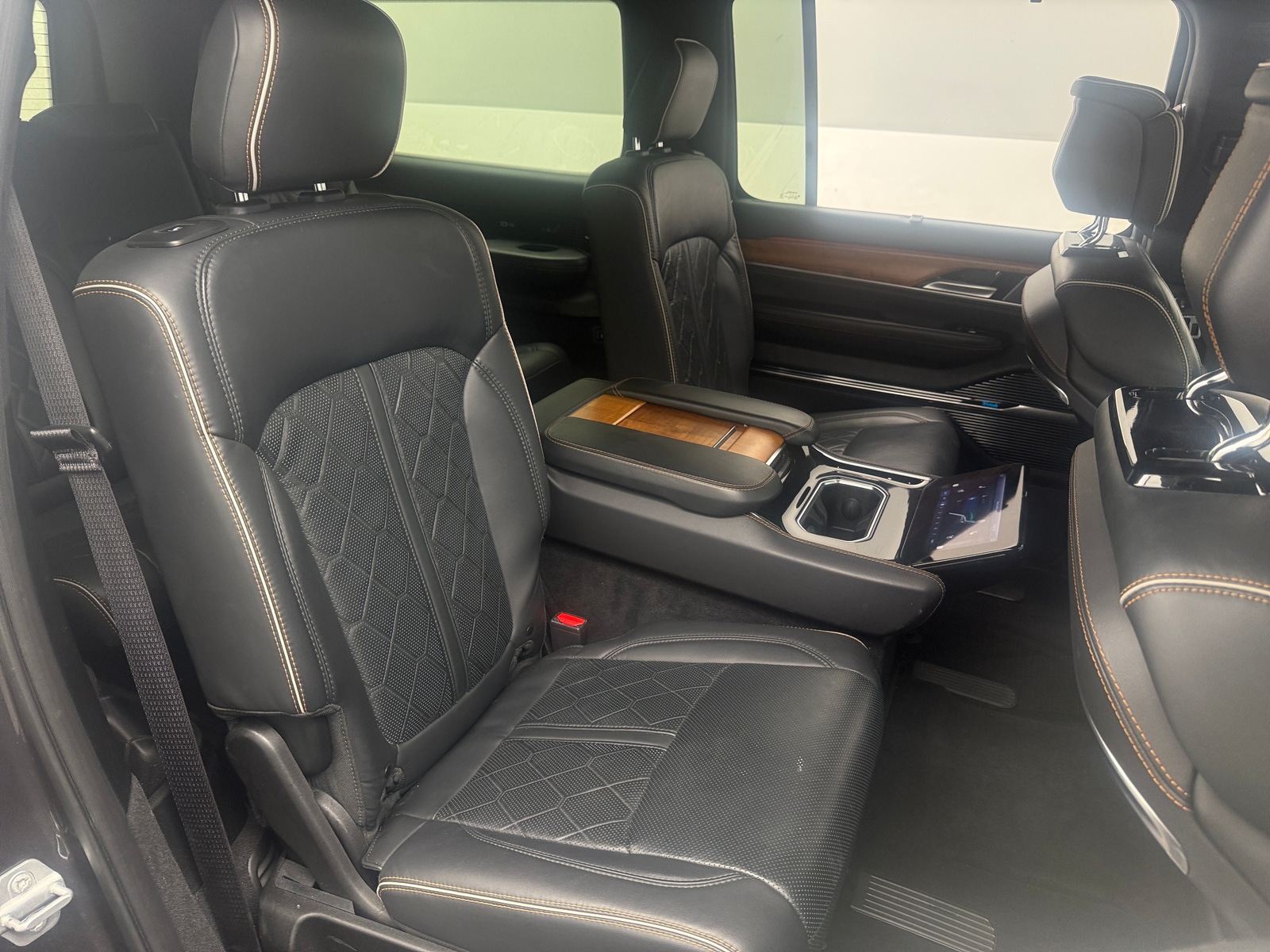 Thumbnail: 2024 Jeep Grand Wagoneer L - 5