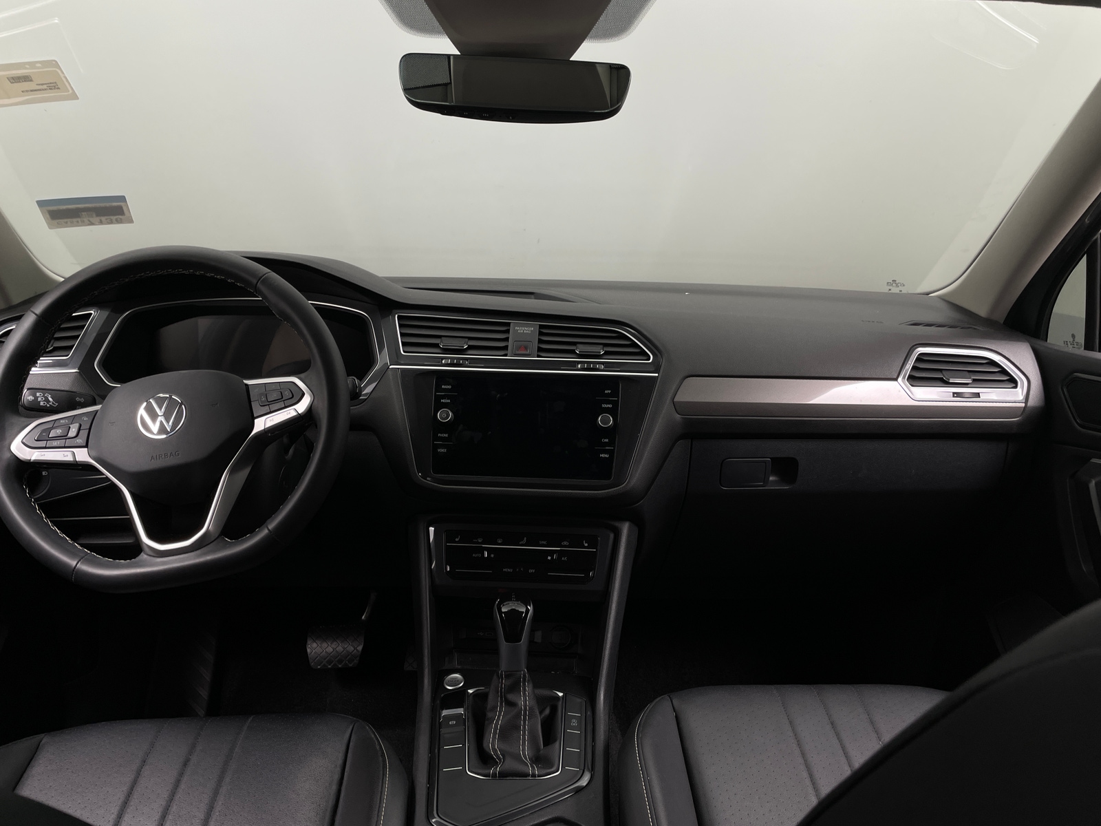 Thumbnail: 2024 Volkswagen Tiguan - 2