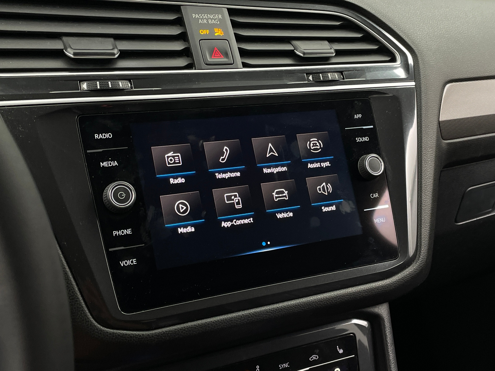 Thumbnail: 2024 Volkswagen Tiguan - 3