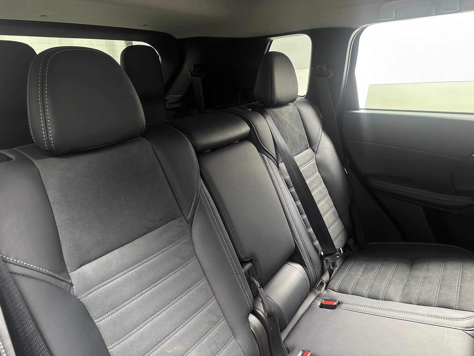 Thumbnail: 2025 Mitsubishi Outlander - 5