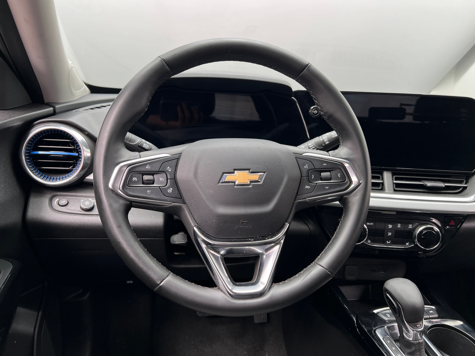 Thumbnail: 2025 Chevrolet Trax - 4