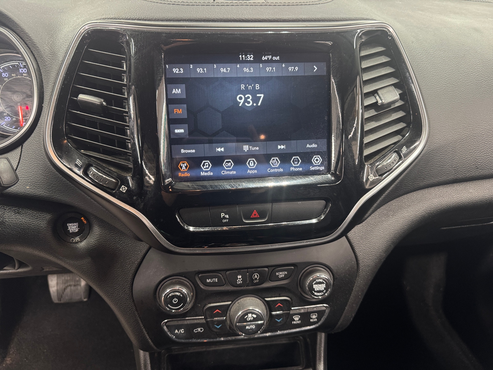 Thumbnail: 2020 Jeep Cherokee - 3