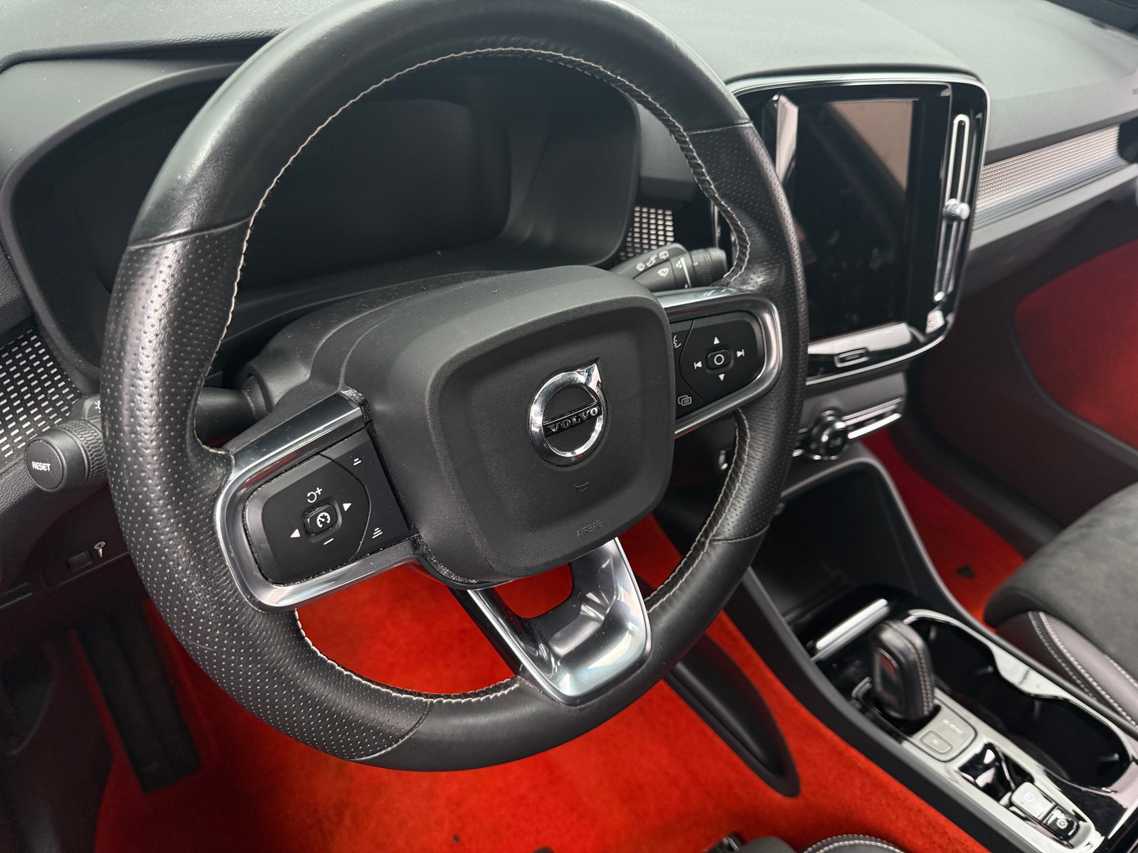 Thumbnail: 2021 Volvo XC40 - 4