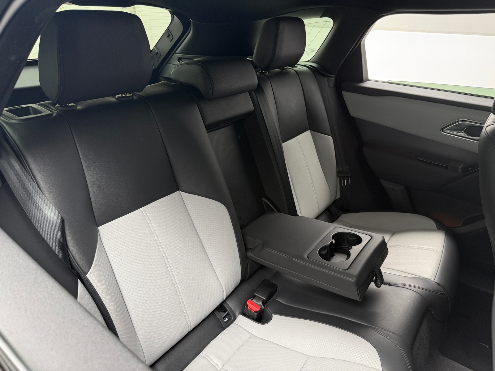 Thumbnail: 2026 Land Rover Range Rover Velar - 5