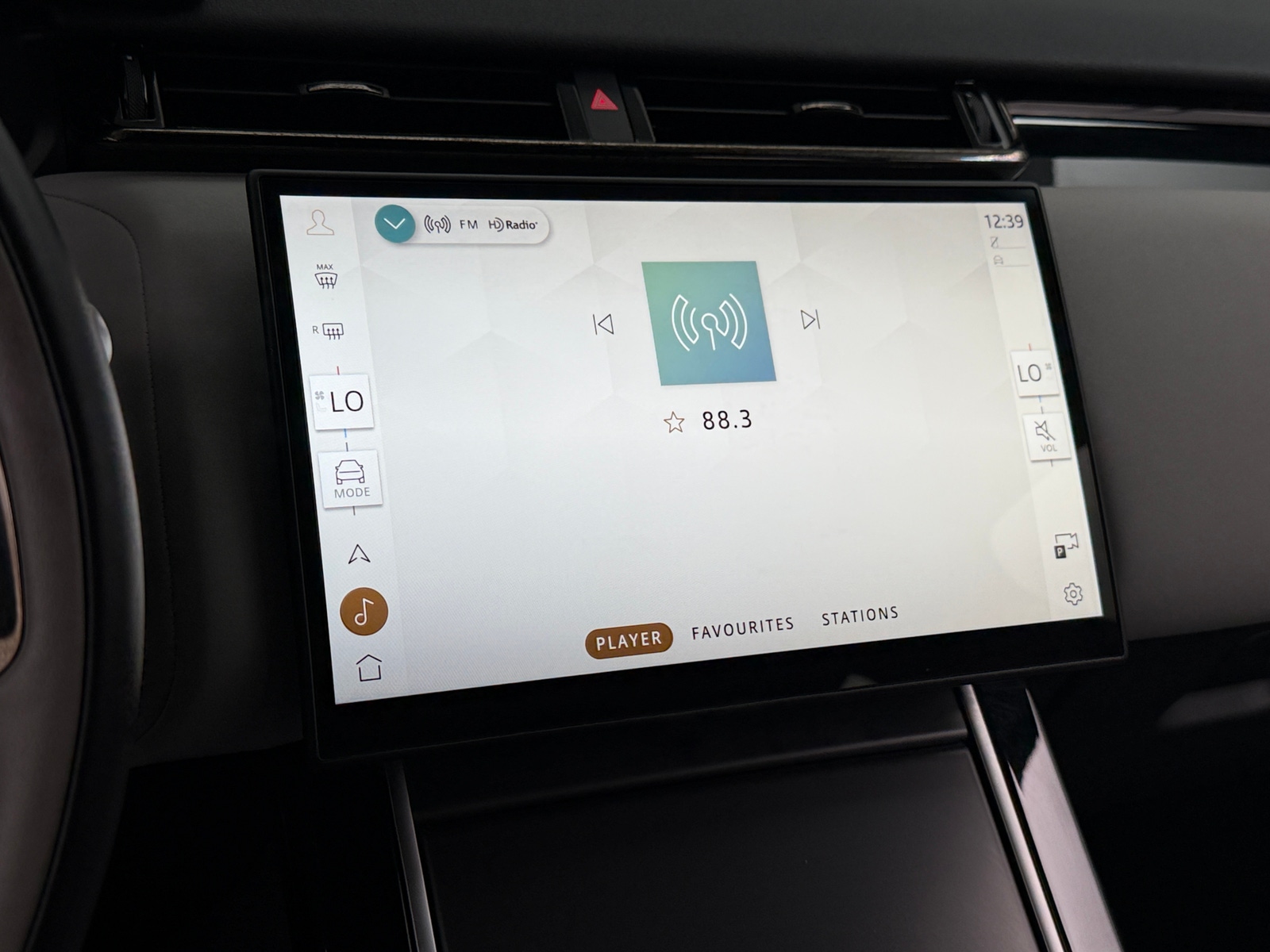 Thumbnail: 2026 Land Rover Range Rover Velar - 3
