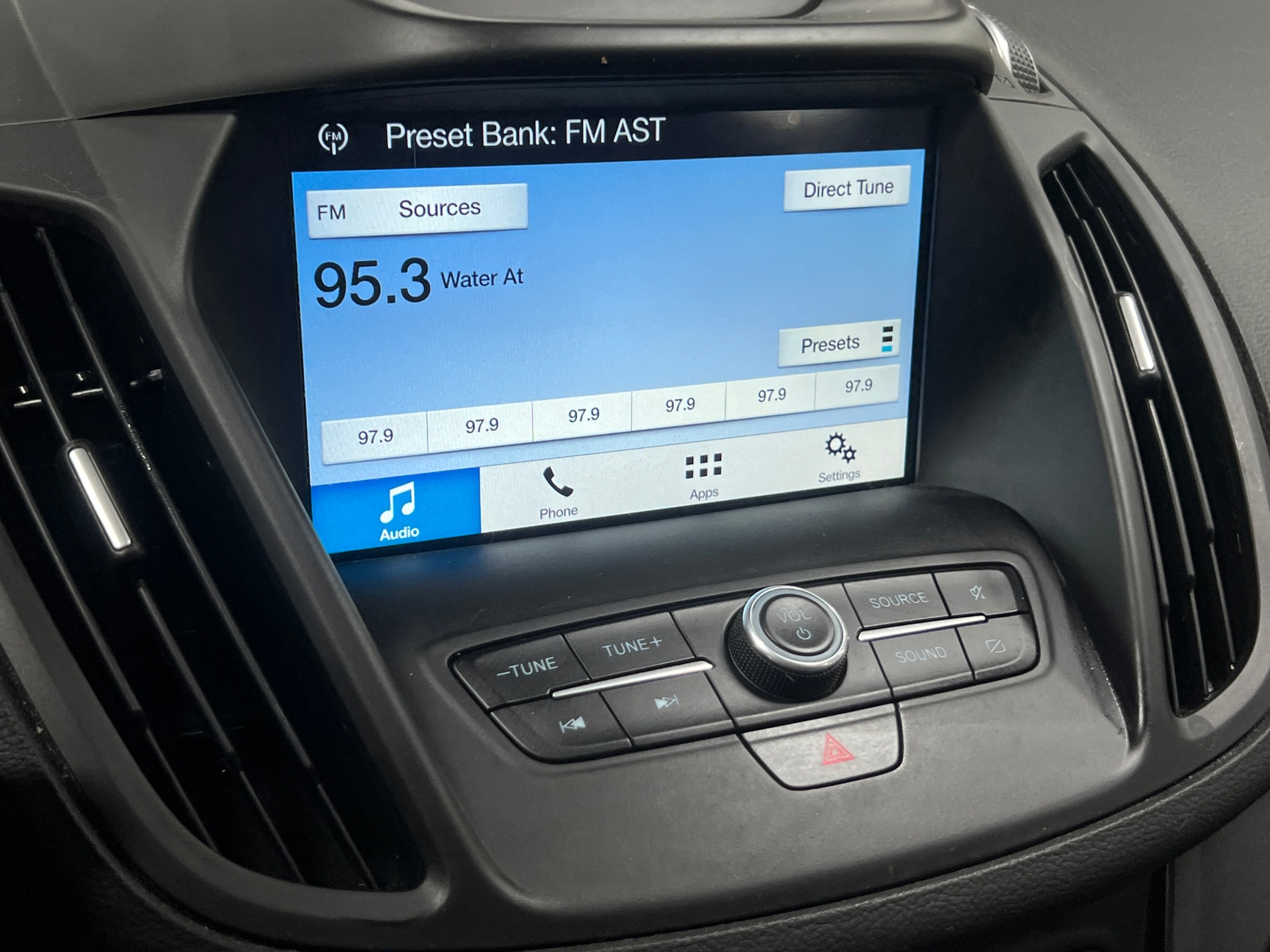Thumbnail: 2019 Ford Escape - 3