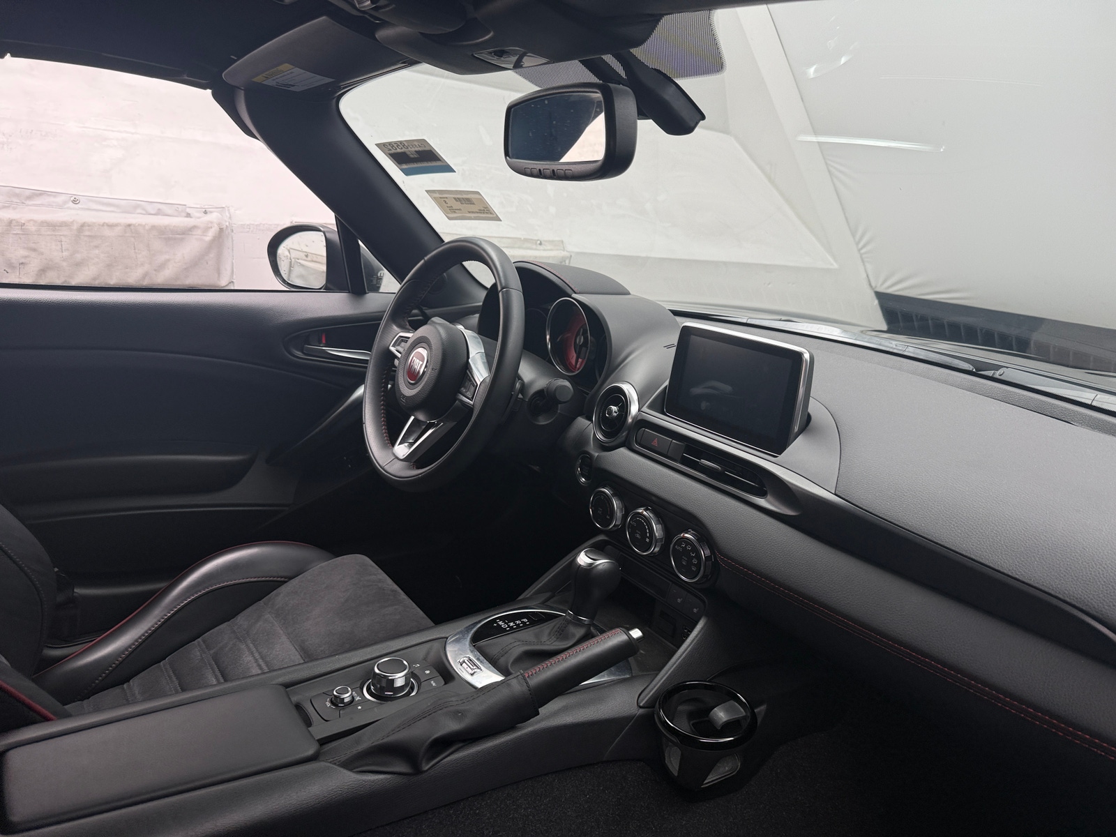 Thumbnail: 2017 Fiat 124 Spider - 2