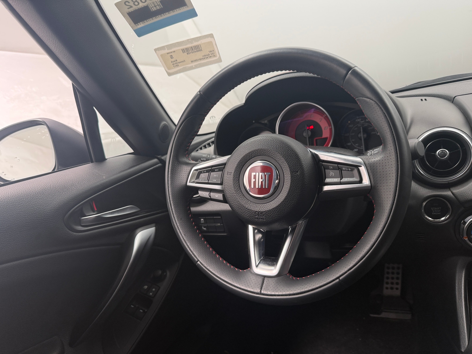 Thumbnail: 2017 Fiat 124 Spider - 4