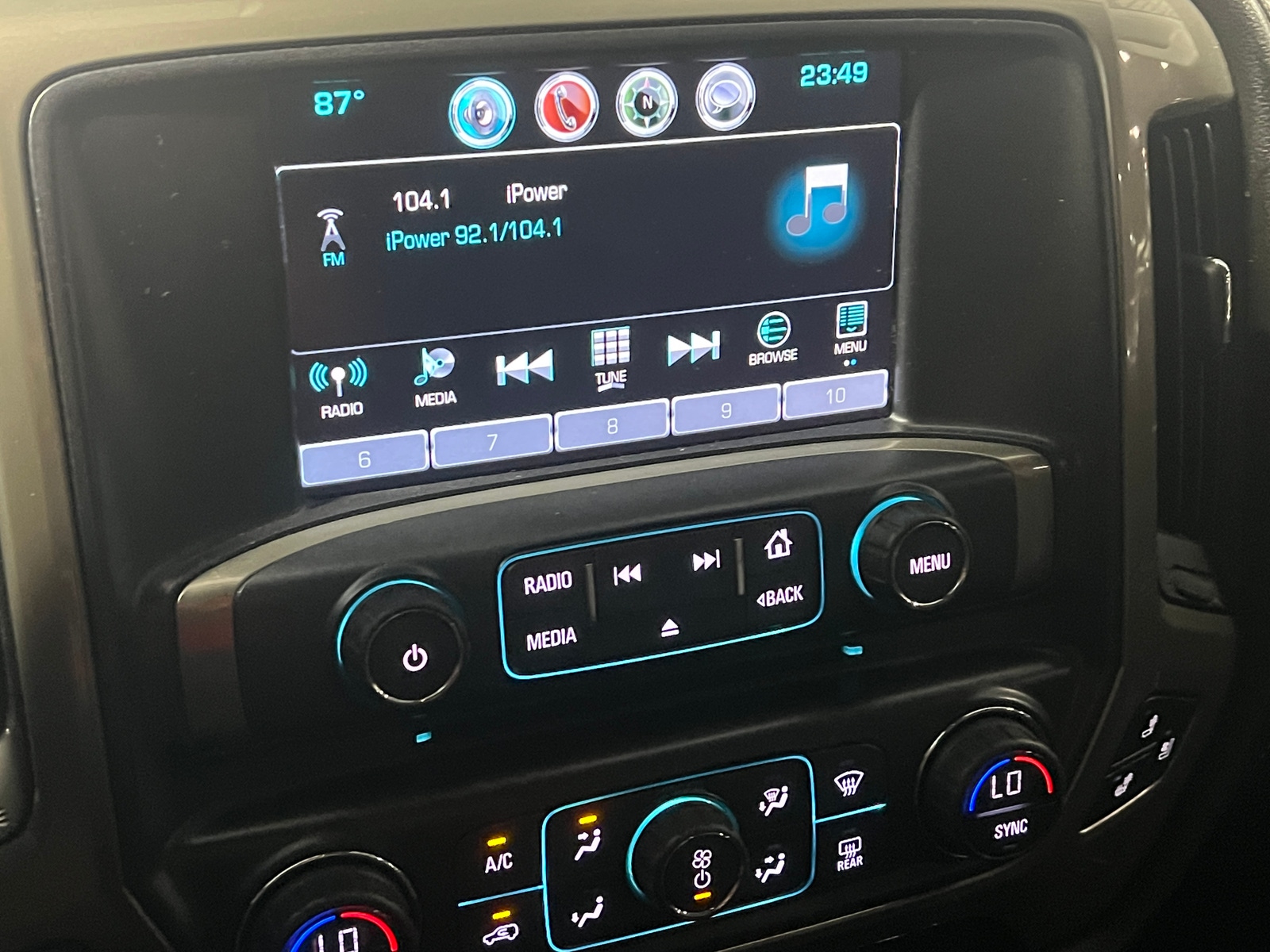 Thumbnail: 2017 Chevrolet Silverado 1500 - 3
