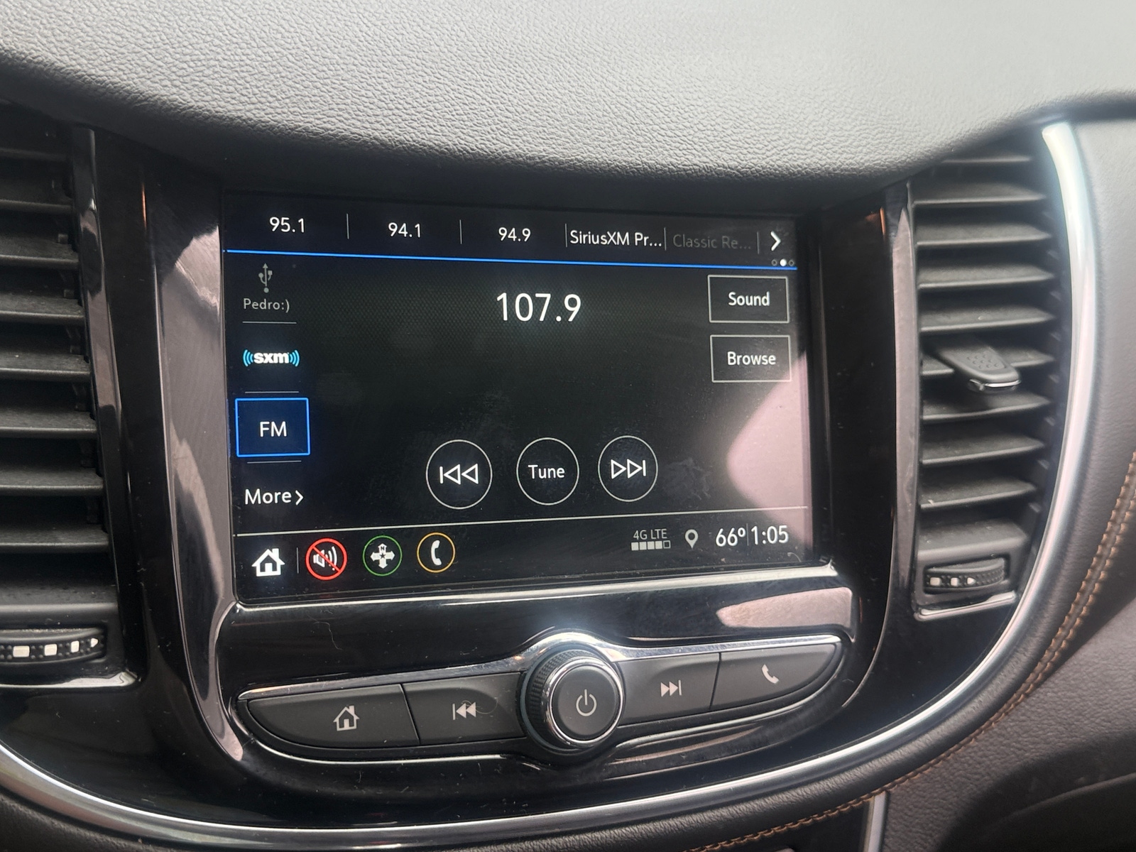 Thumbnail: 2019 Chevrolet Trax - 3