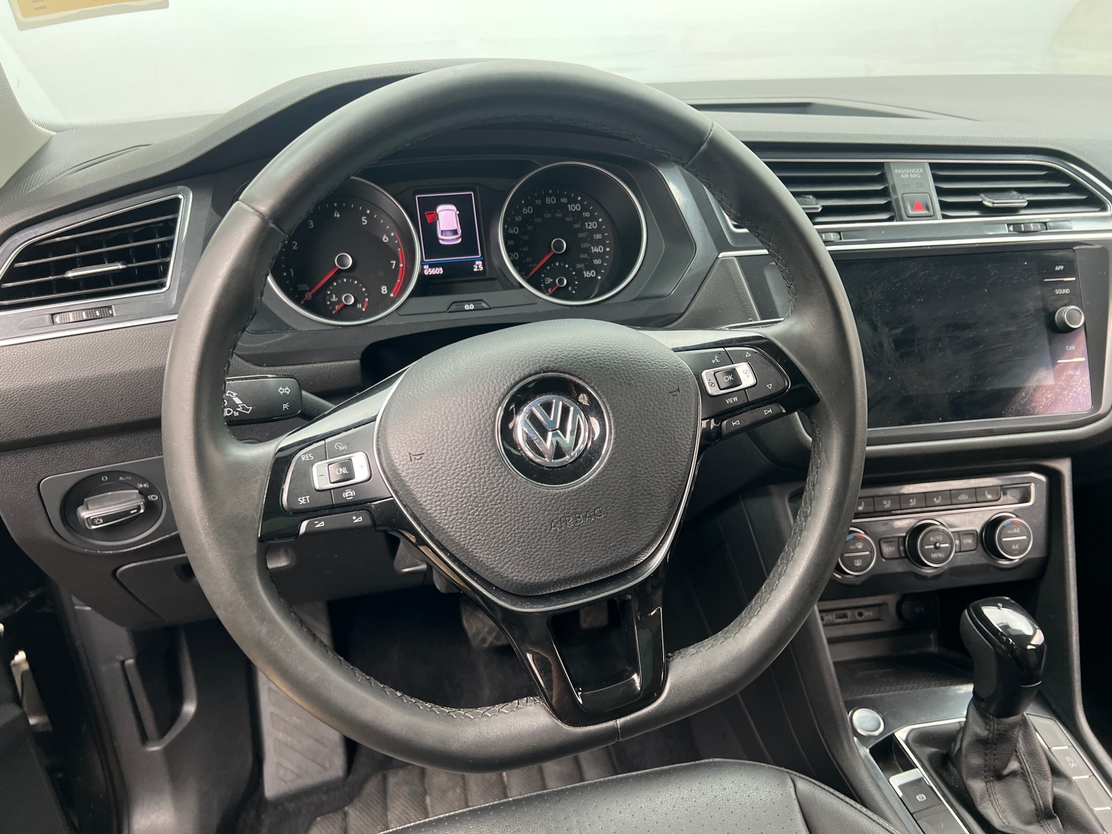 Thumbnail: 2020 Volkswagen Tiguan - 4