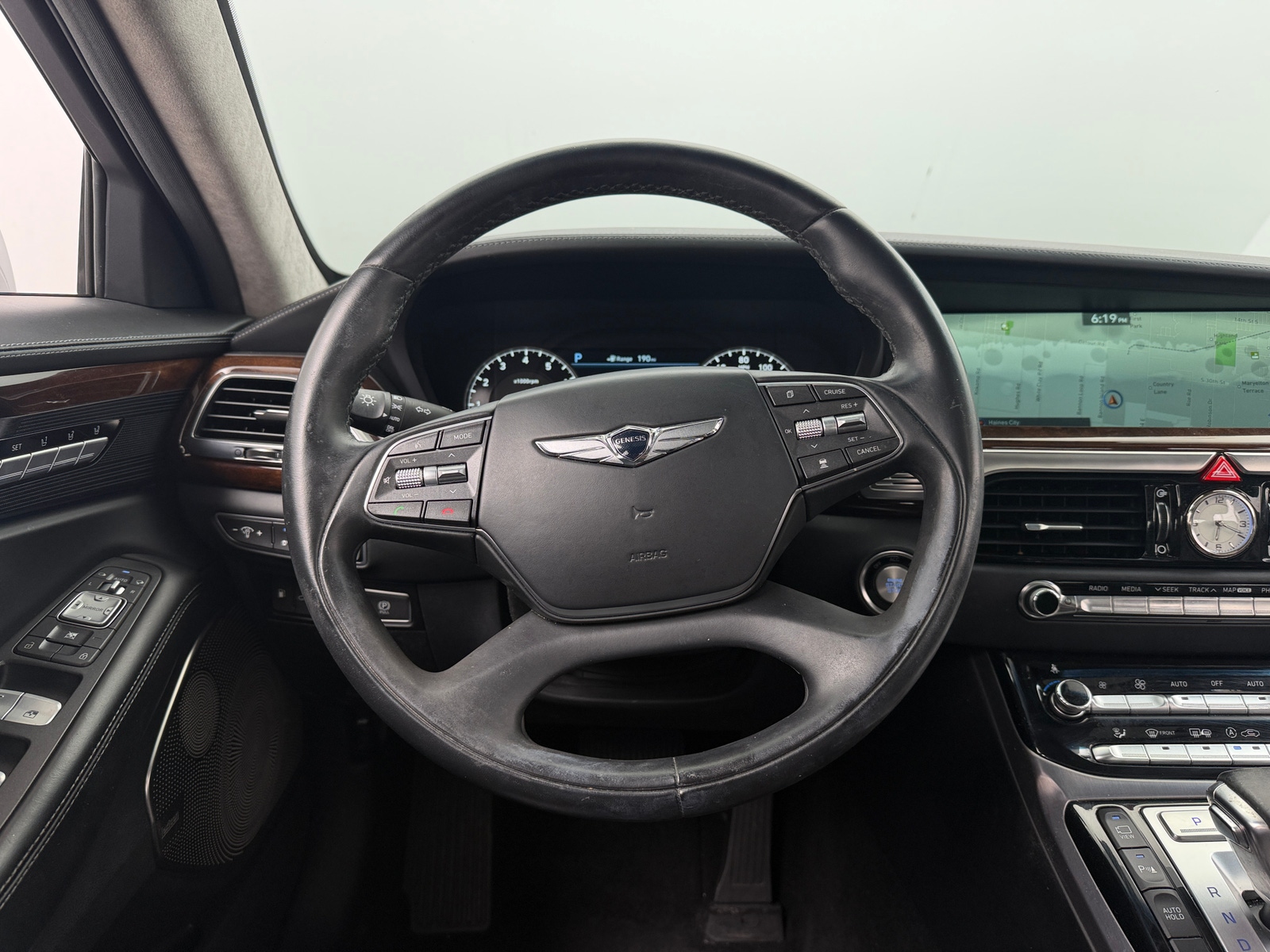 Thumbnail: 2017 Genesis G90 - 4