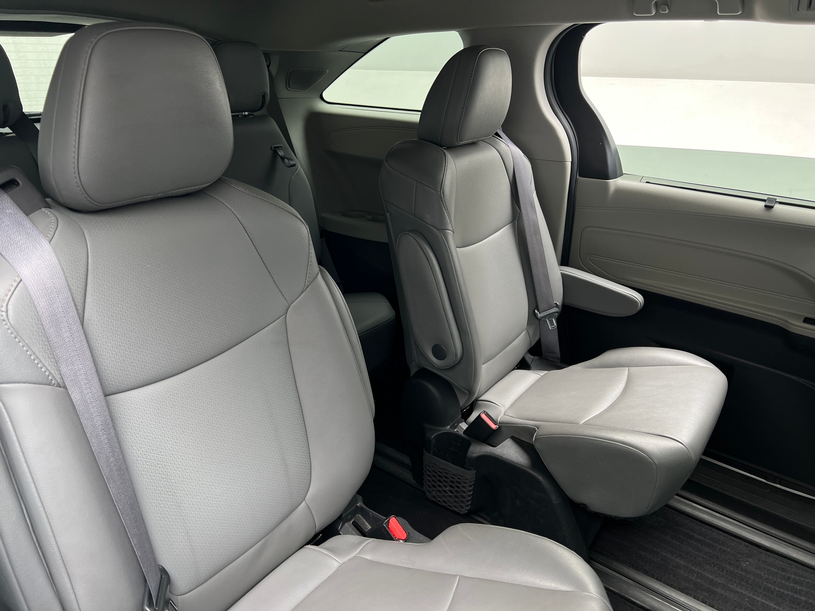 Thumbnail: 2022 Toyota Sienna - 6
