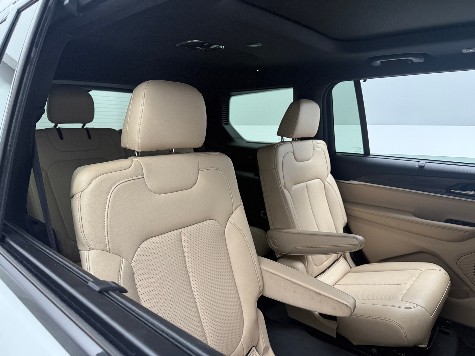 Thumbnail: 2023 Jeep Grand Cherokee L - 5
