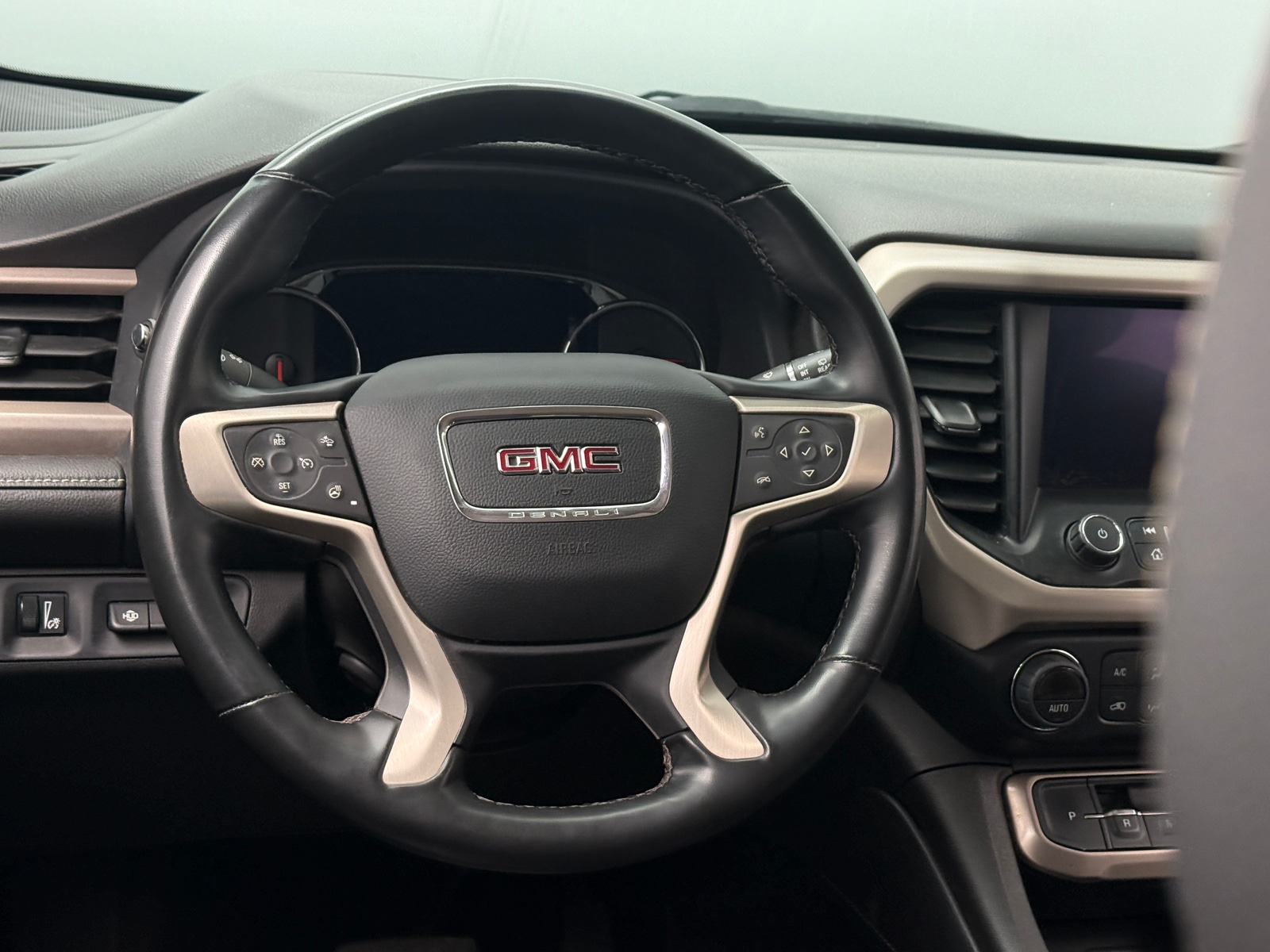 Thumbnail: 2023 GMC Acadia - 4