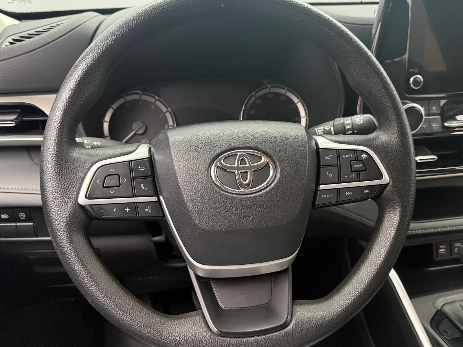 Thumbnail: 2023 Toyota Highlander - 4
