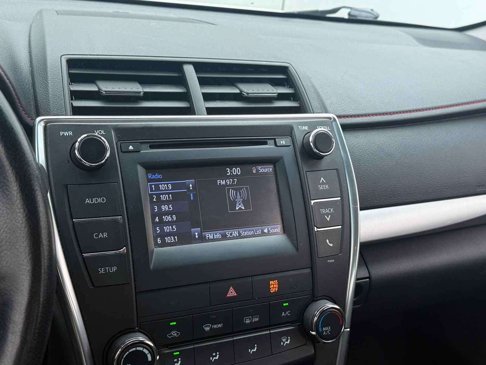 Thumbnail: 2016 Toyota Camry - 3
