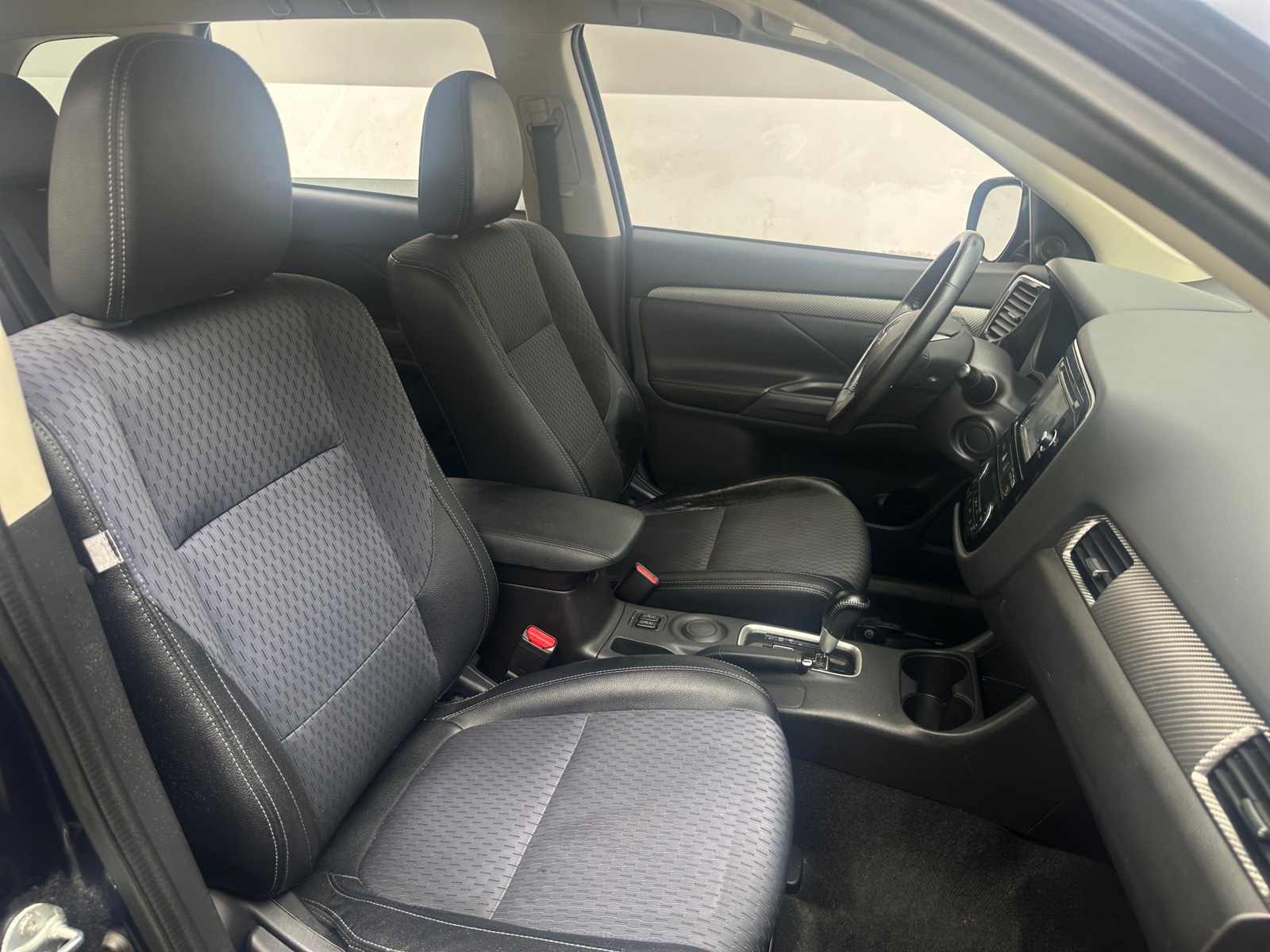 Thumbnail: 2015 Mitsubishi Outlander - 2