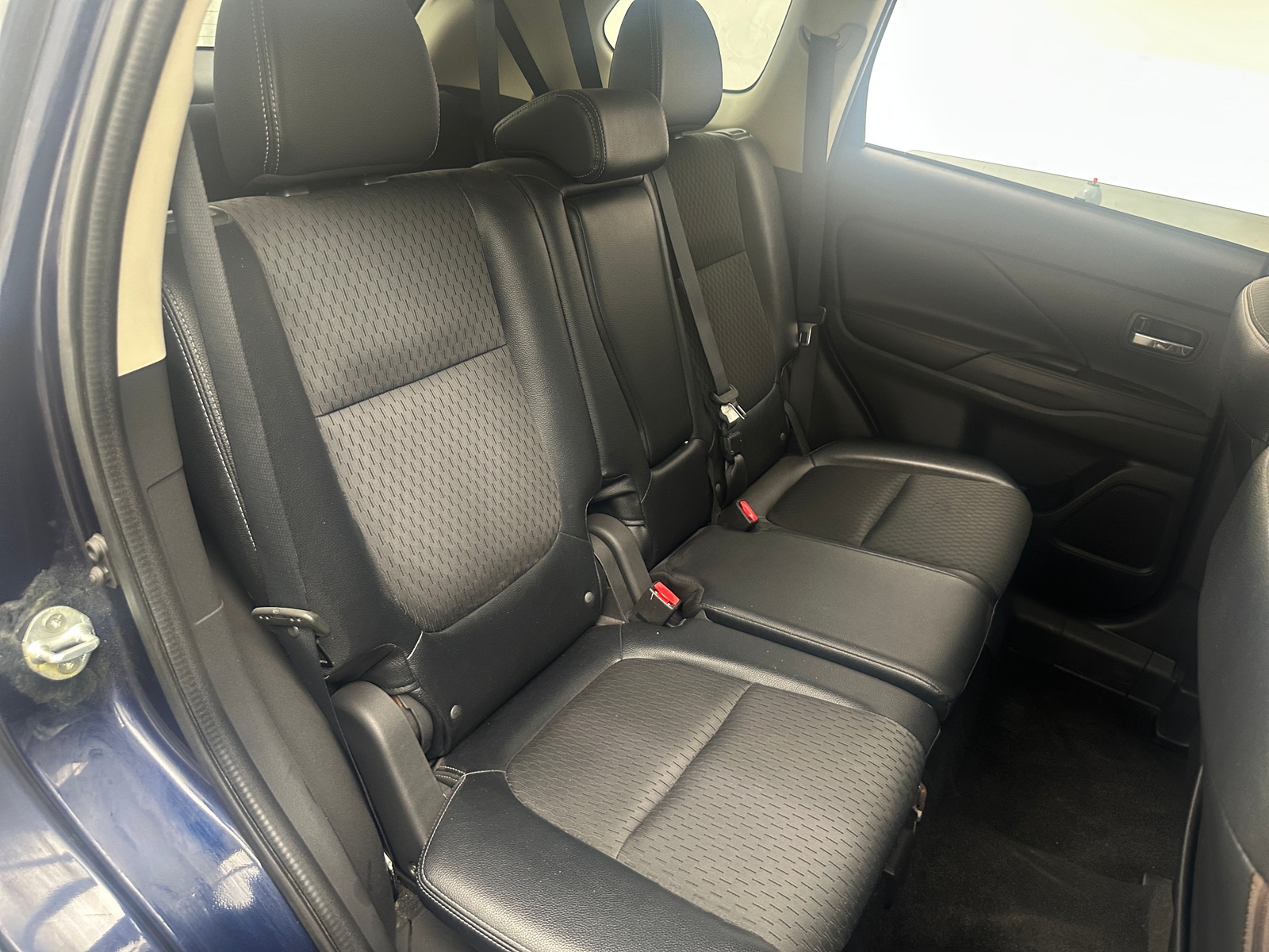 Thumbnail: 2015 Mitsubishi Outlander - 6