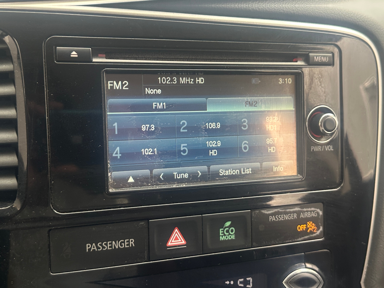 Thumbnail: 2015 Mitsubishi Outlander - 4