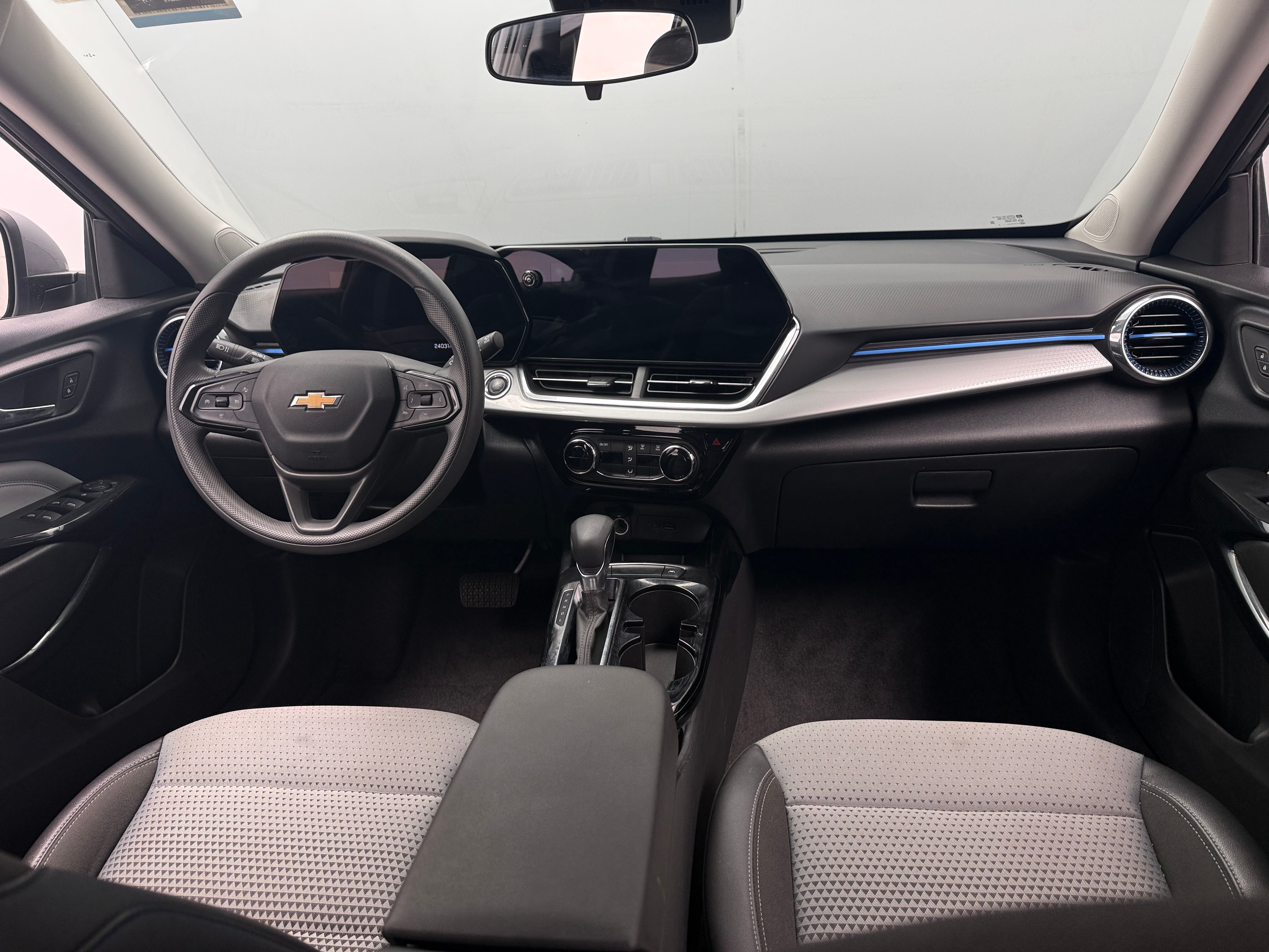 2025 Chevrolet Trax LT - Photo 6