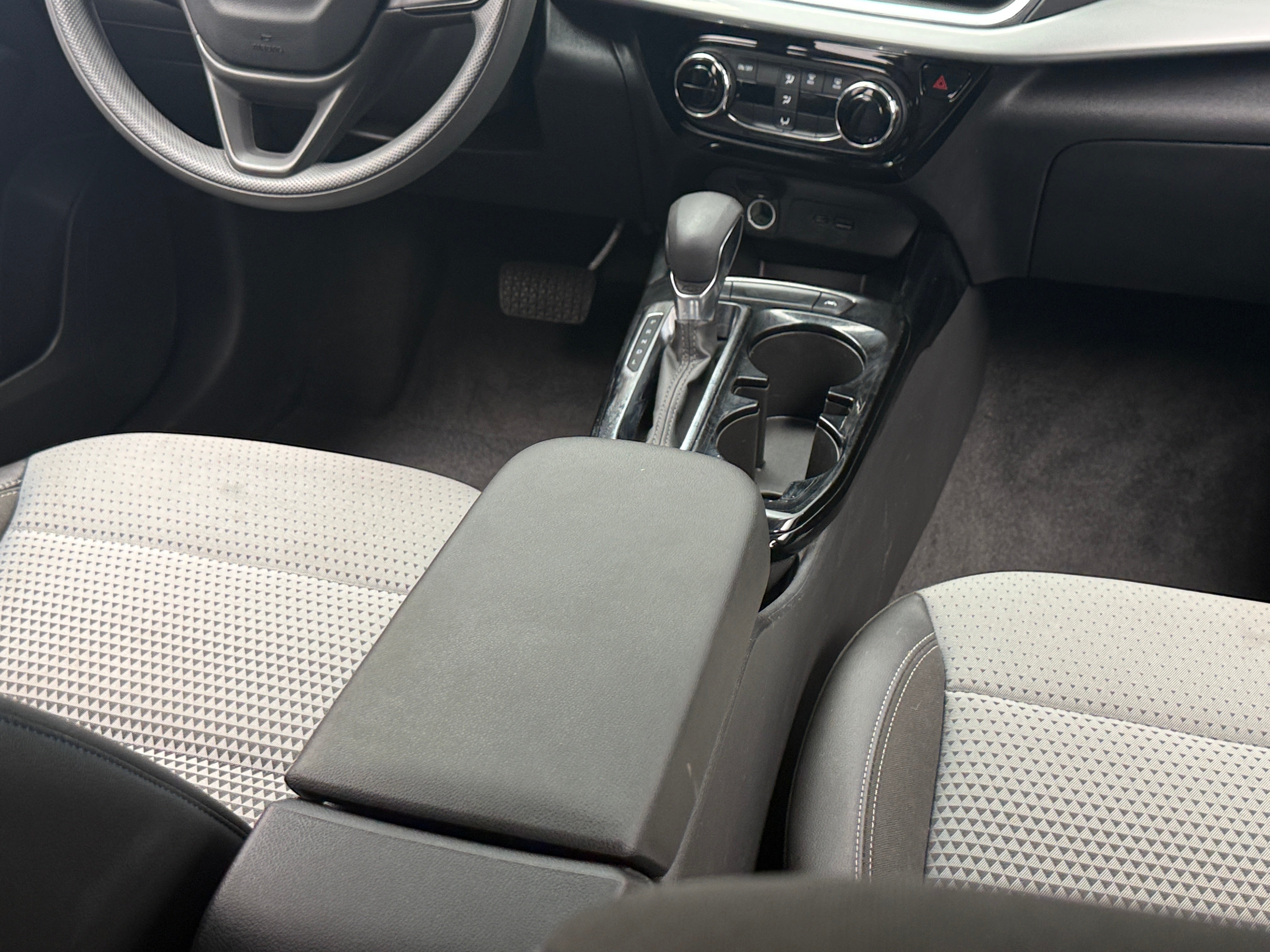 2025 Chevrolet Trax LT - Photo 7