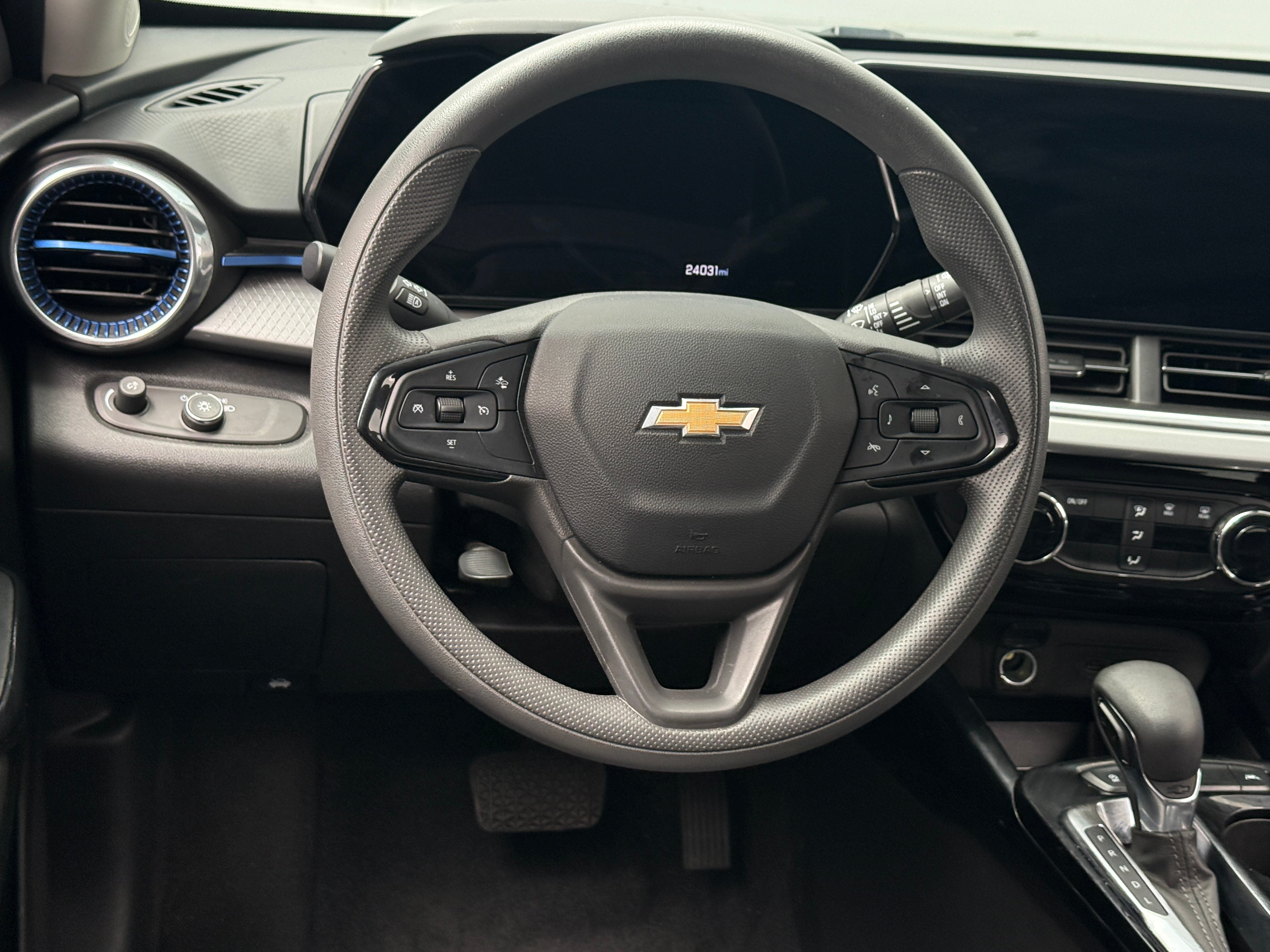 2025 Chevrolet Trax LT - Photo 3