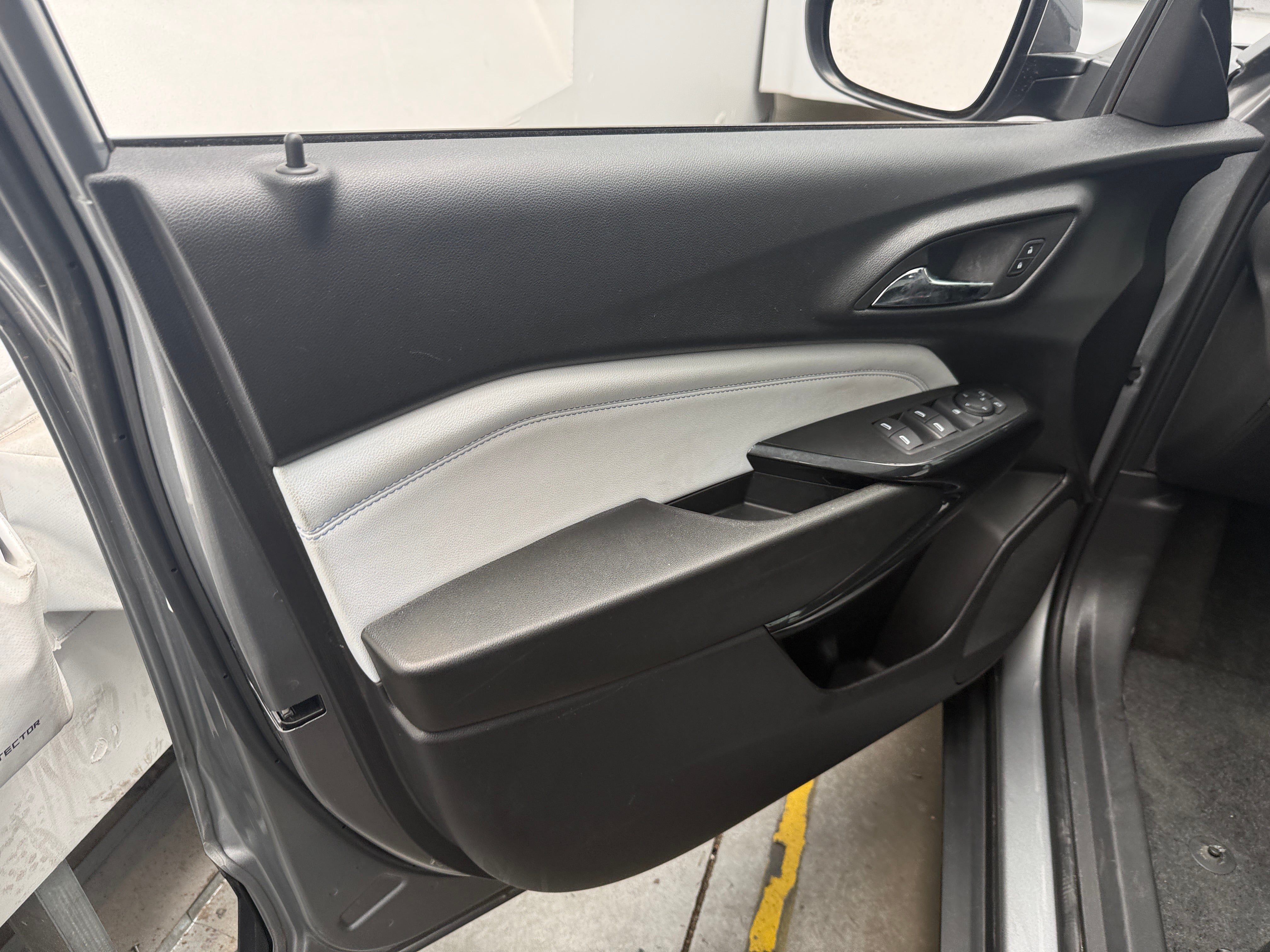 2025 Chevrolet Trax LT - Photo 8