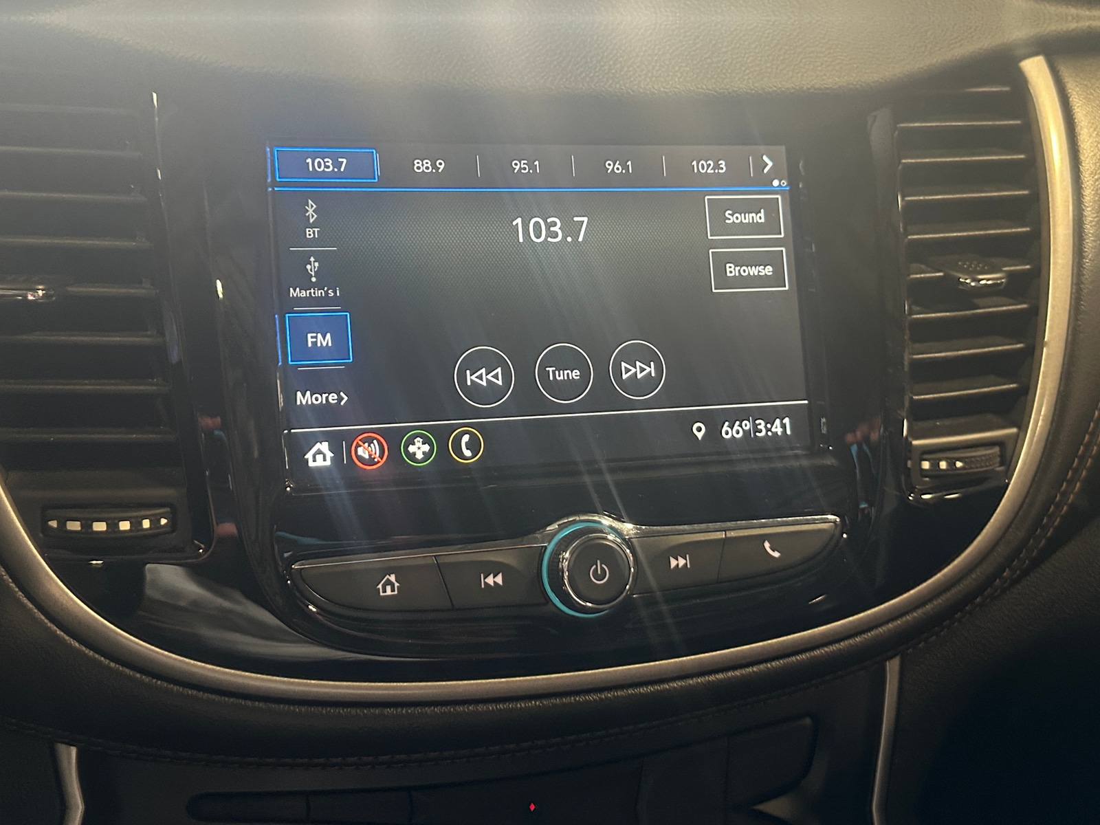 Thumbnail: 2019 Chevrolet Trax - 3