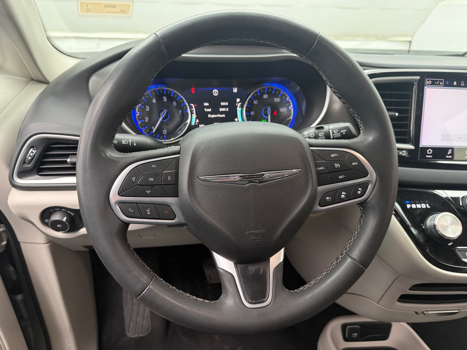 Thumbnail: 2023 Chrysler Pacifica - 4