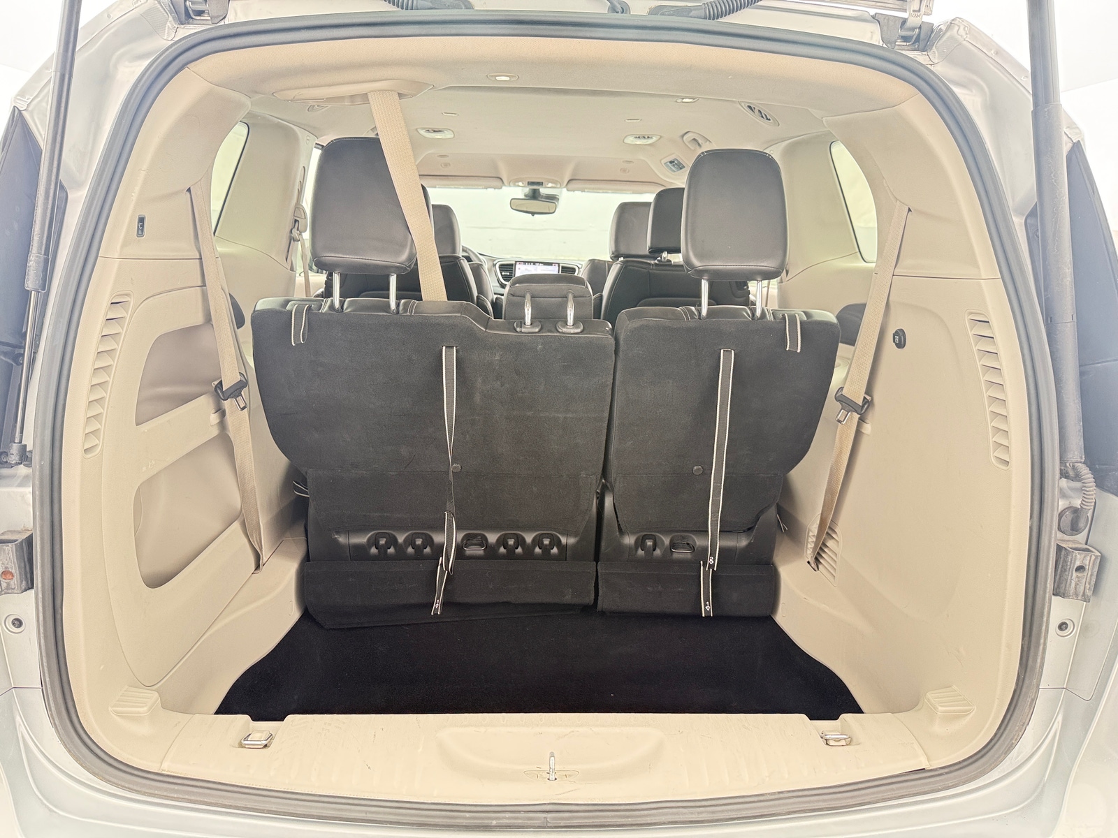 Thumbnail: 2023 Chrysler Pacifica - 6
