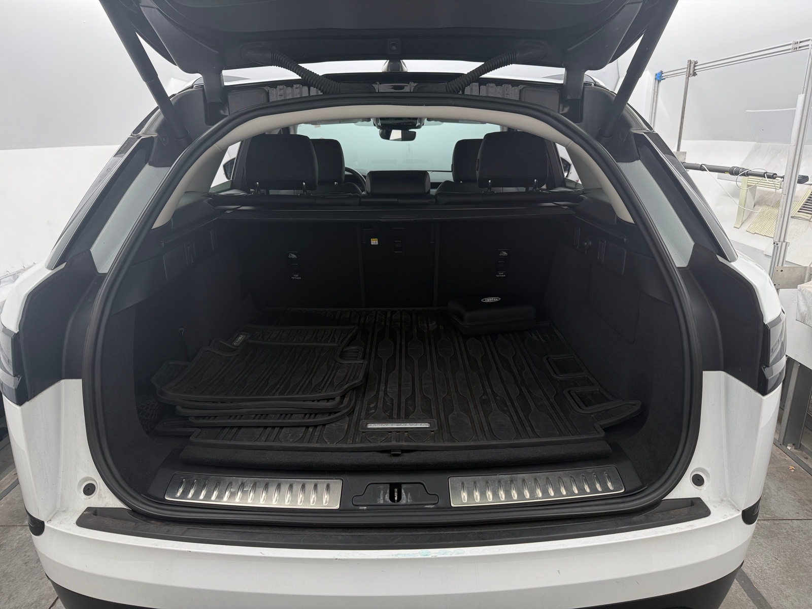 Thumbnail: 2024 Land Rover Range Rover Velar - 6