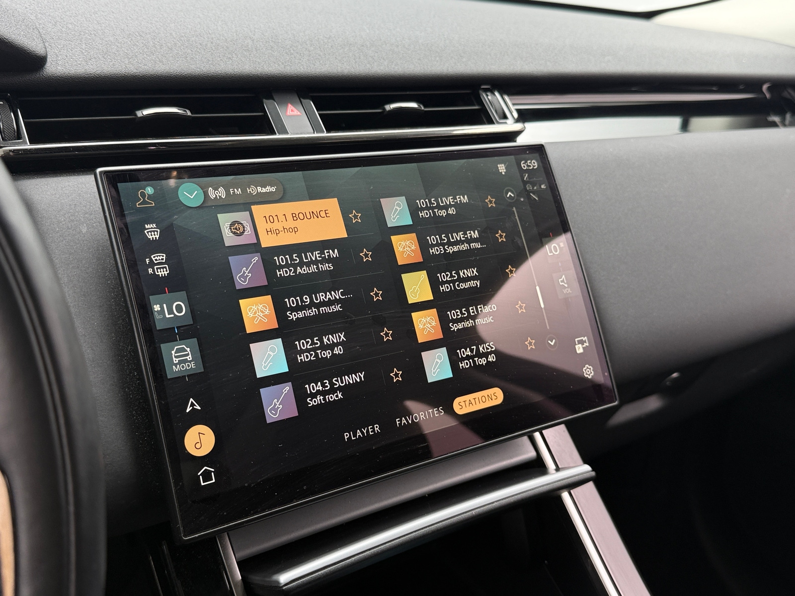 Thumbnail: 2024 Land Rover Range Rover Velar - 3