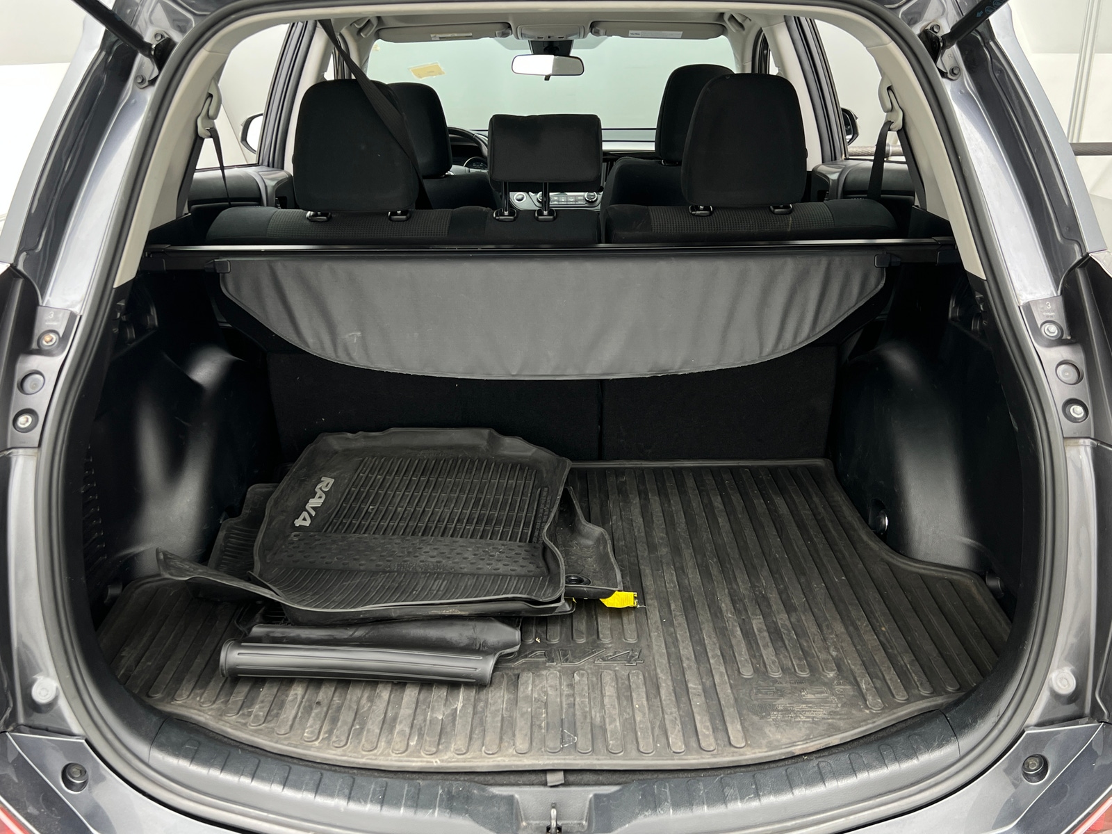 Thumbnail: 2017 Toyota RAV4 - 7