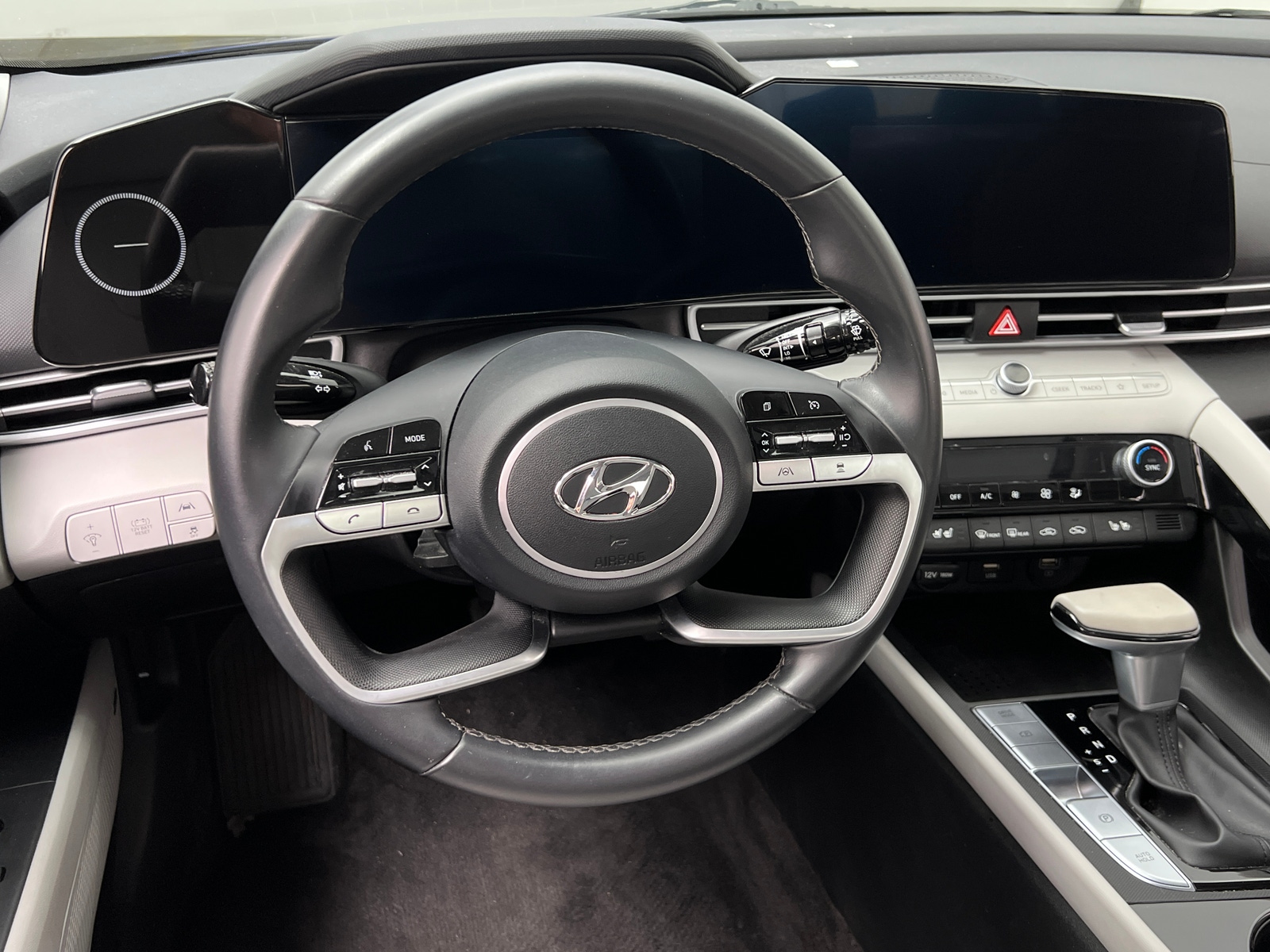 Thumbnail: 2023 Hyundai Elantra - 4