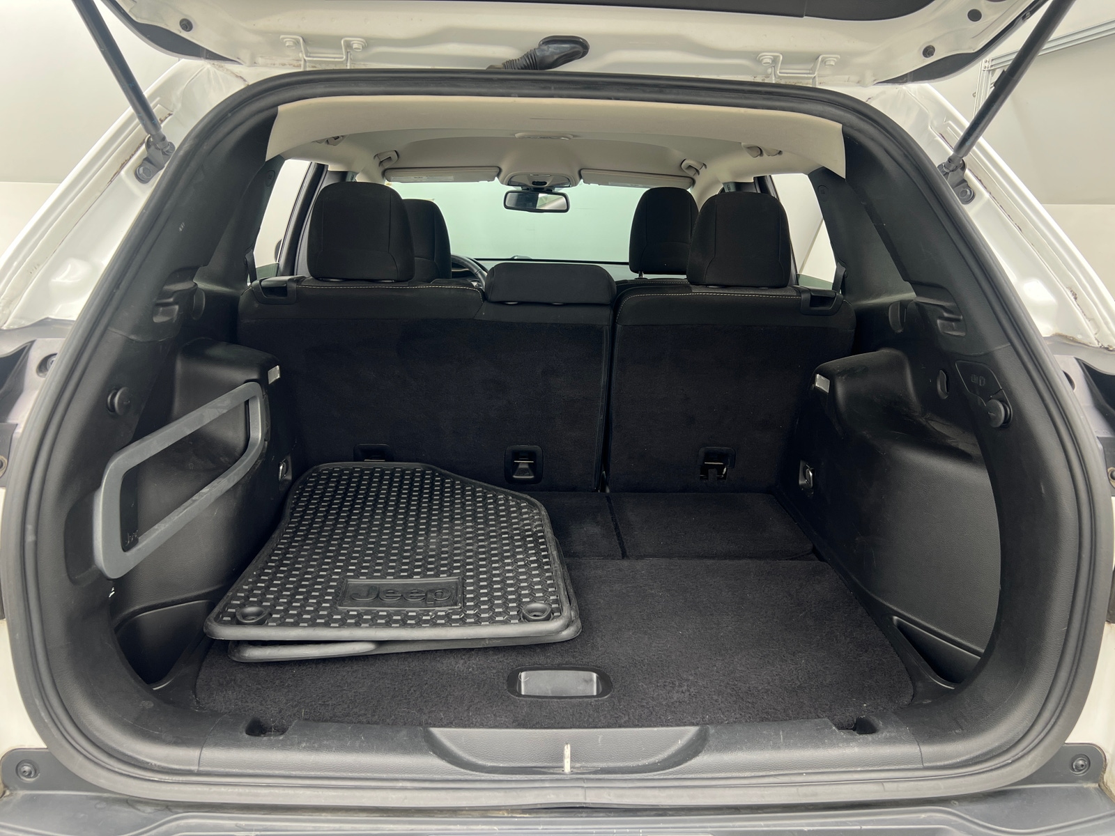 Thumbnail: 2016 Jeep Cherokee - 7