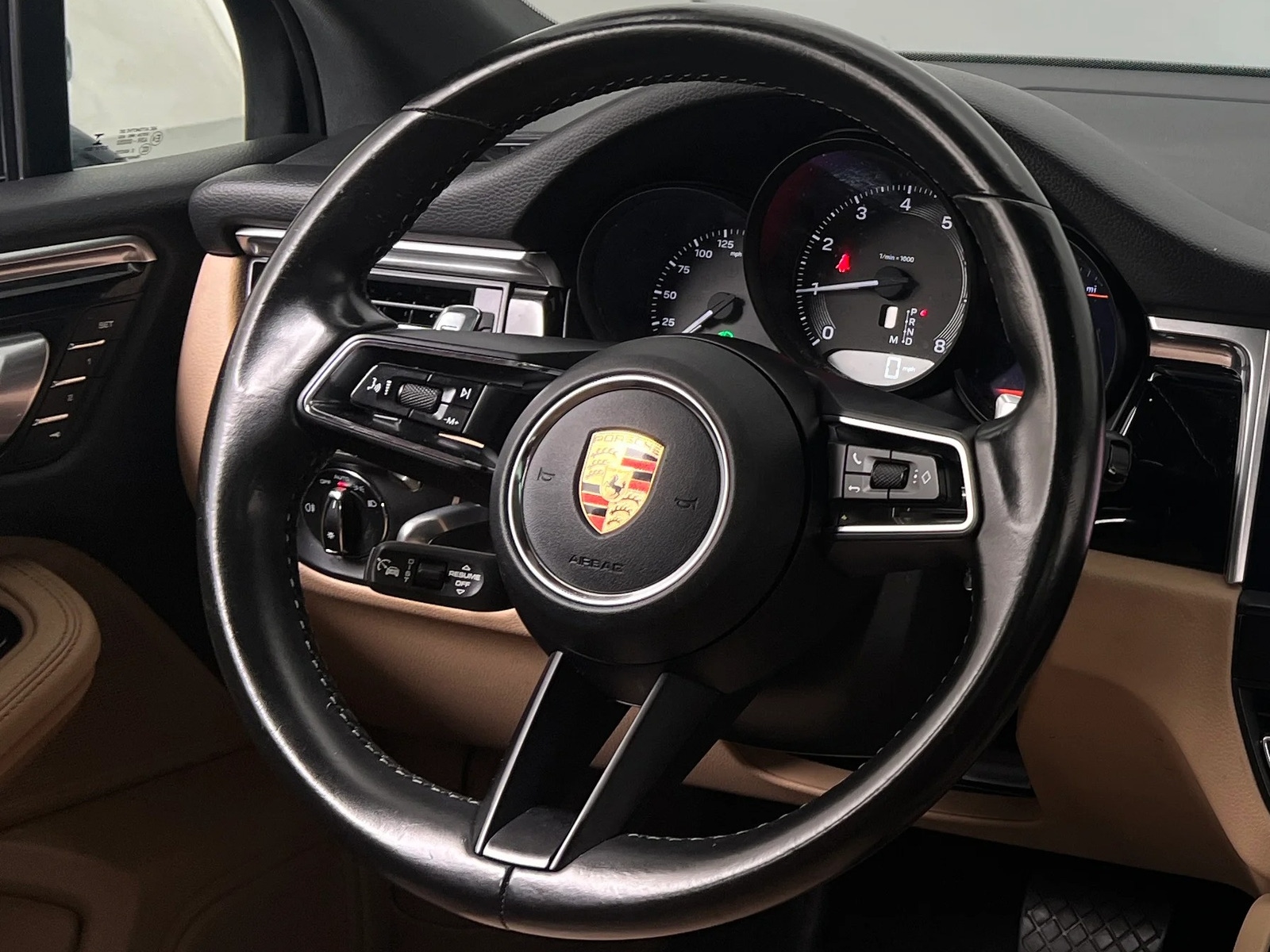 Thumbnail: 2023 Porsche Macan - 4