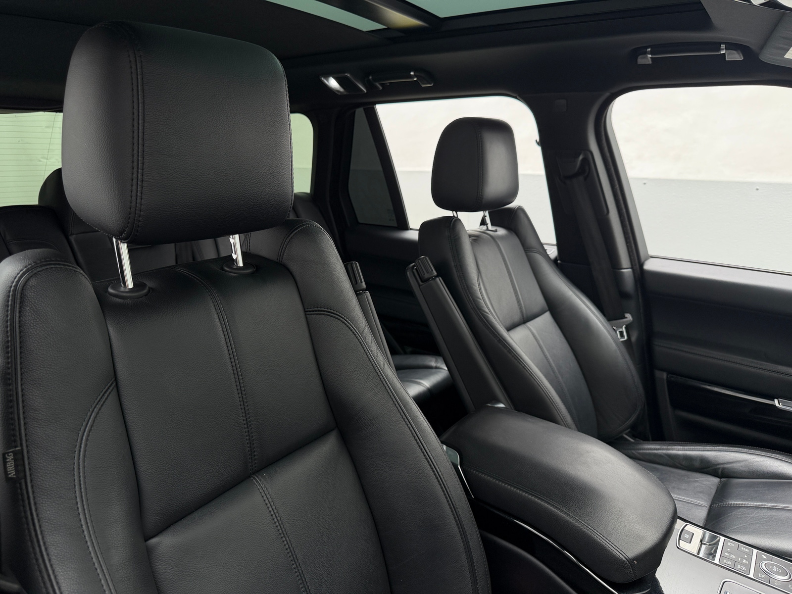 Thumbnail: 2016 Land Rover Range Rover - 2