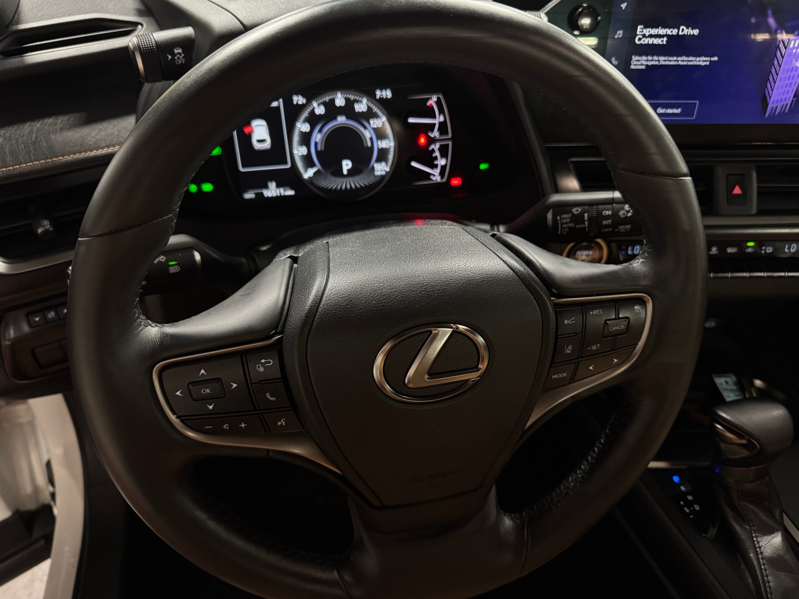 Thumbnail: 2023 Lexus UX - 4
