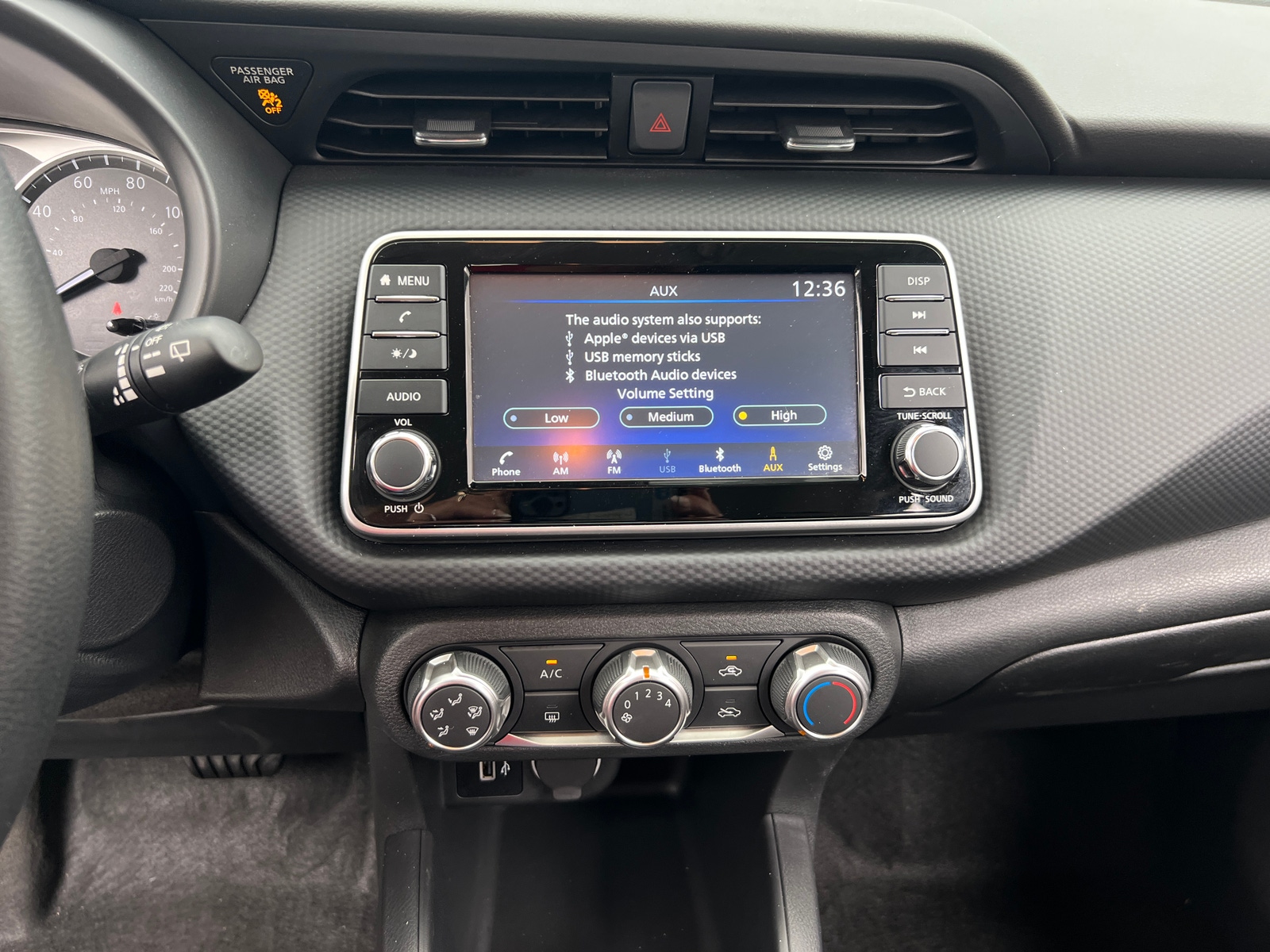 Thumbnail: 2025 Nissan Kicks - 4