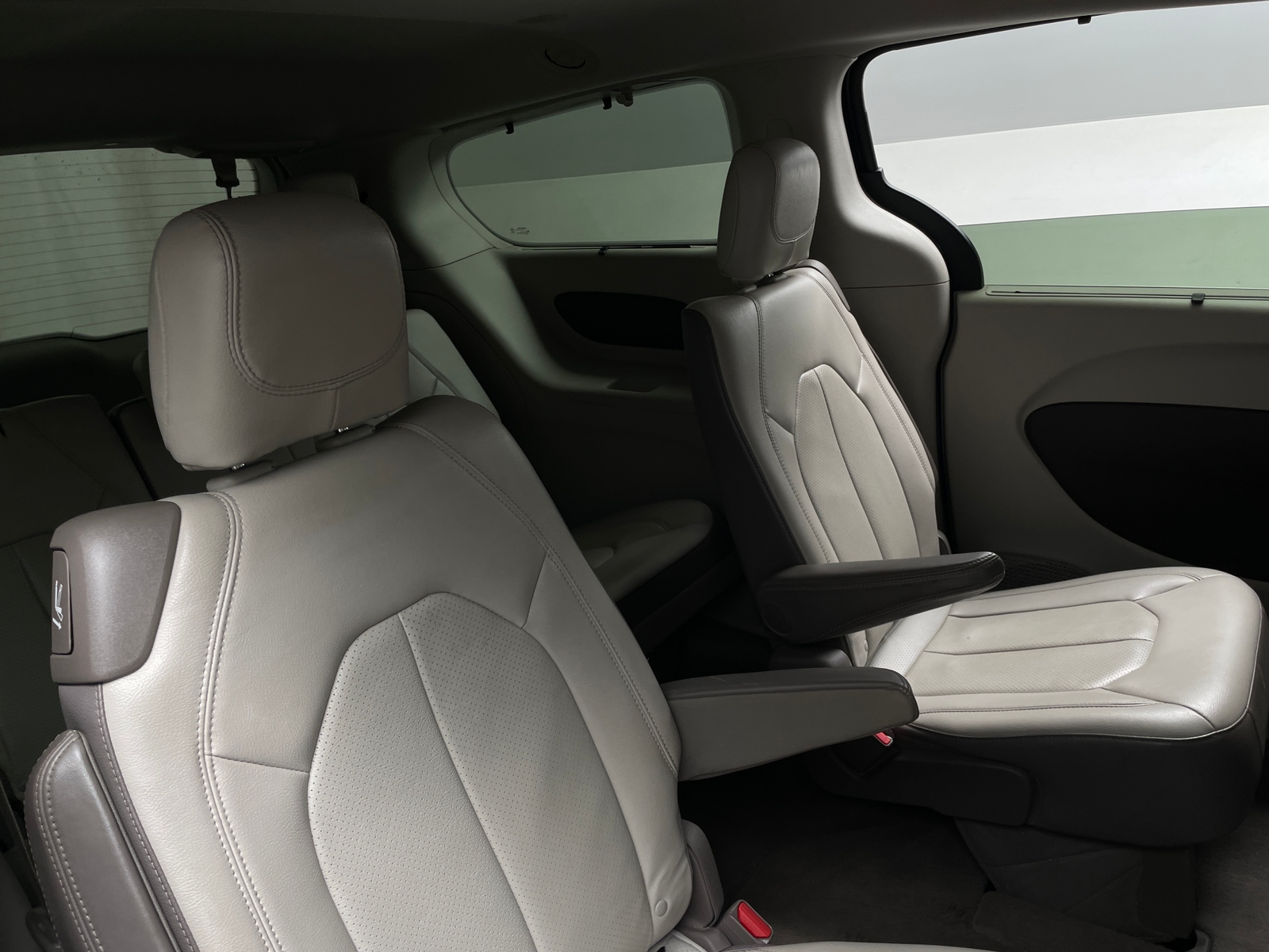 Thumbnail: 2018 Chrysler Pacifica - 5