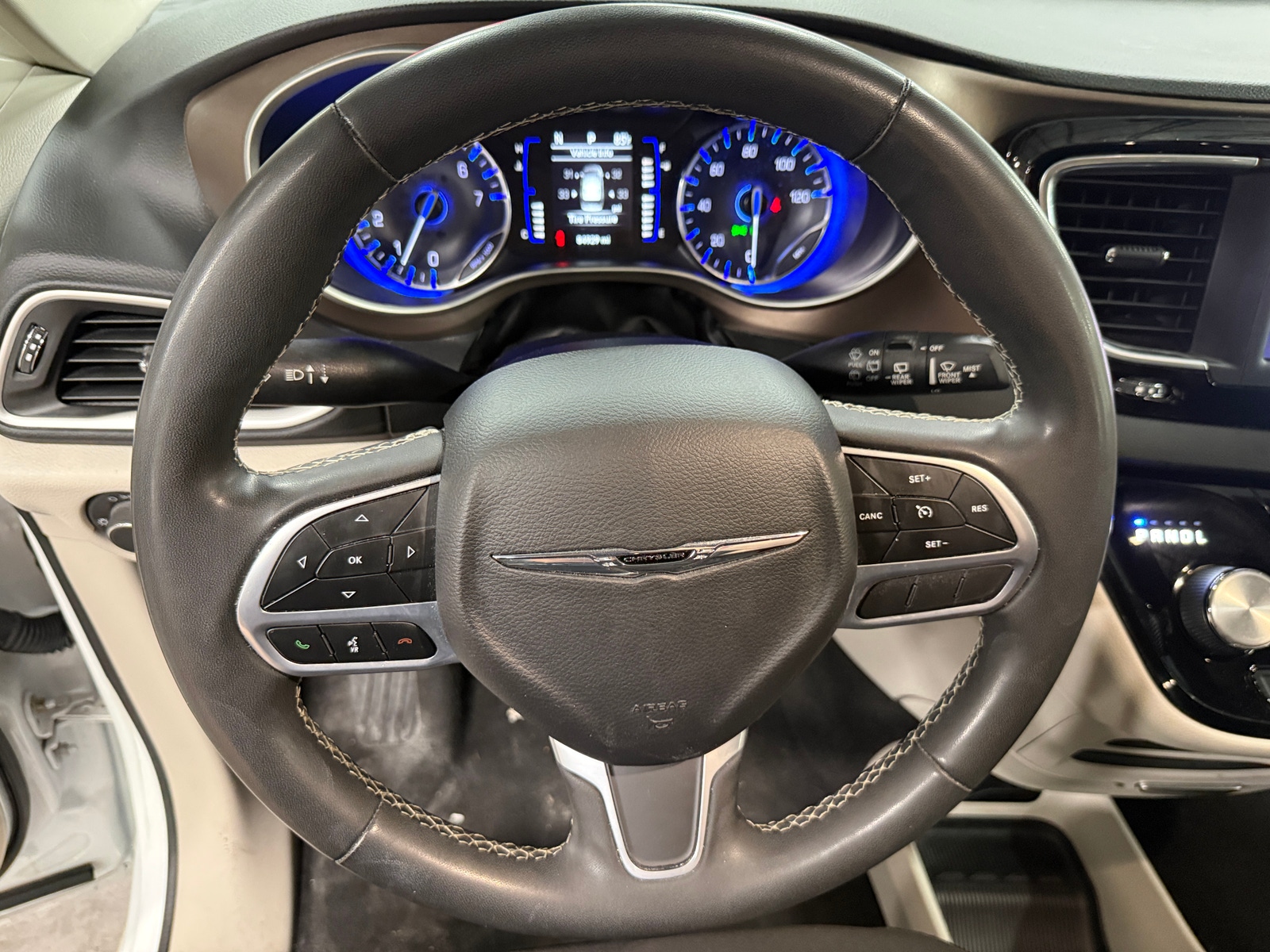 Thumbnail: 2022 Chrysler Voyager - 5