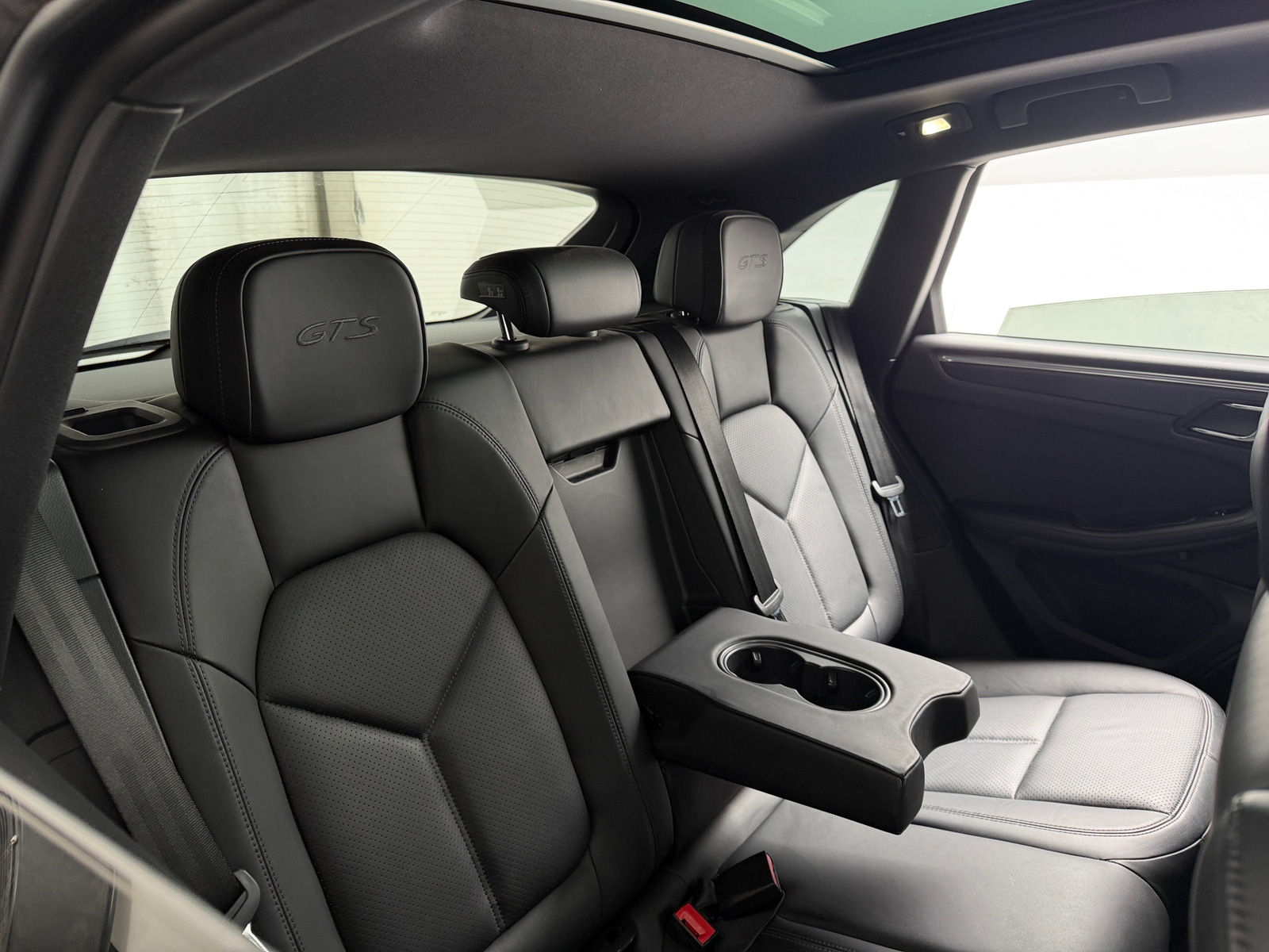 Thumbnail: 2017 Porsche Macan - 6