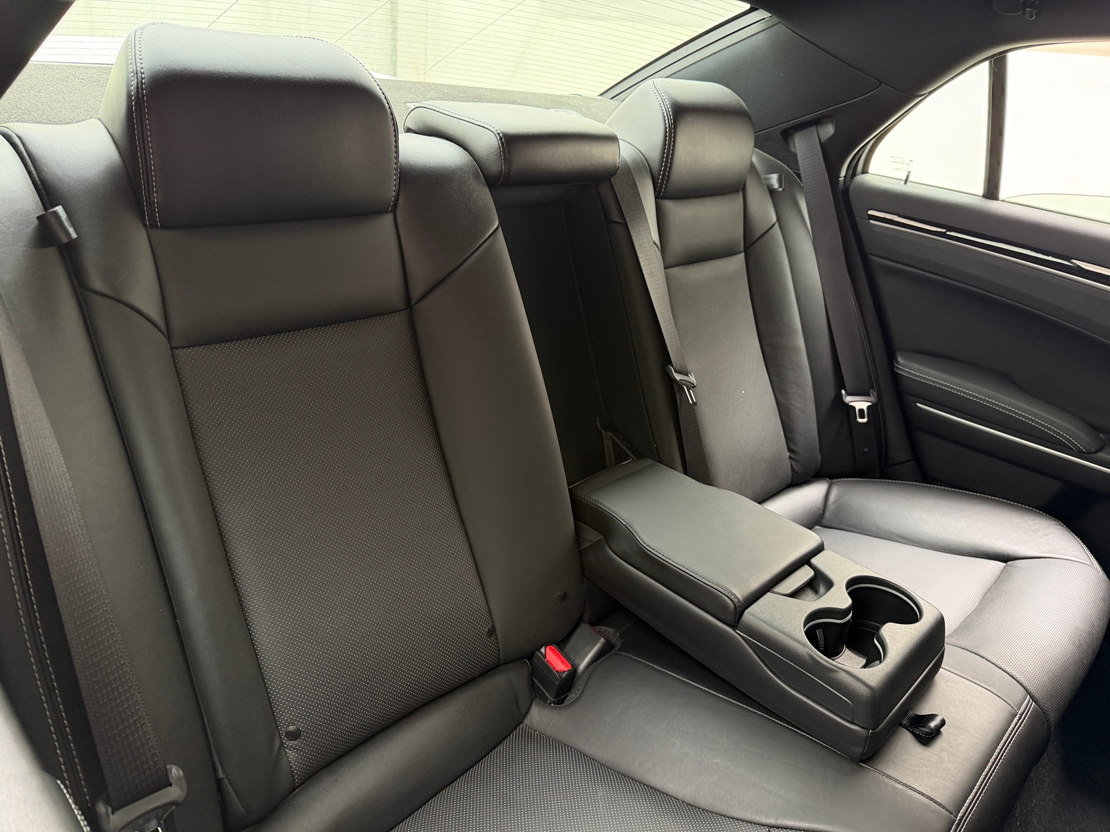 Thumbnail: 2022 Chrysler 300 - 5
